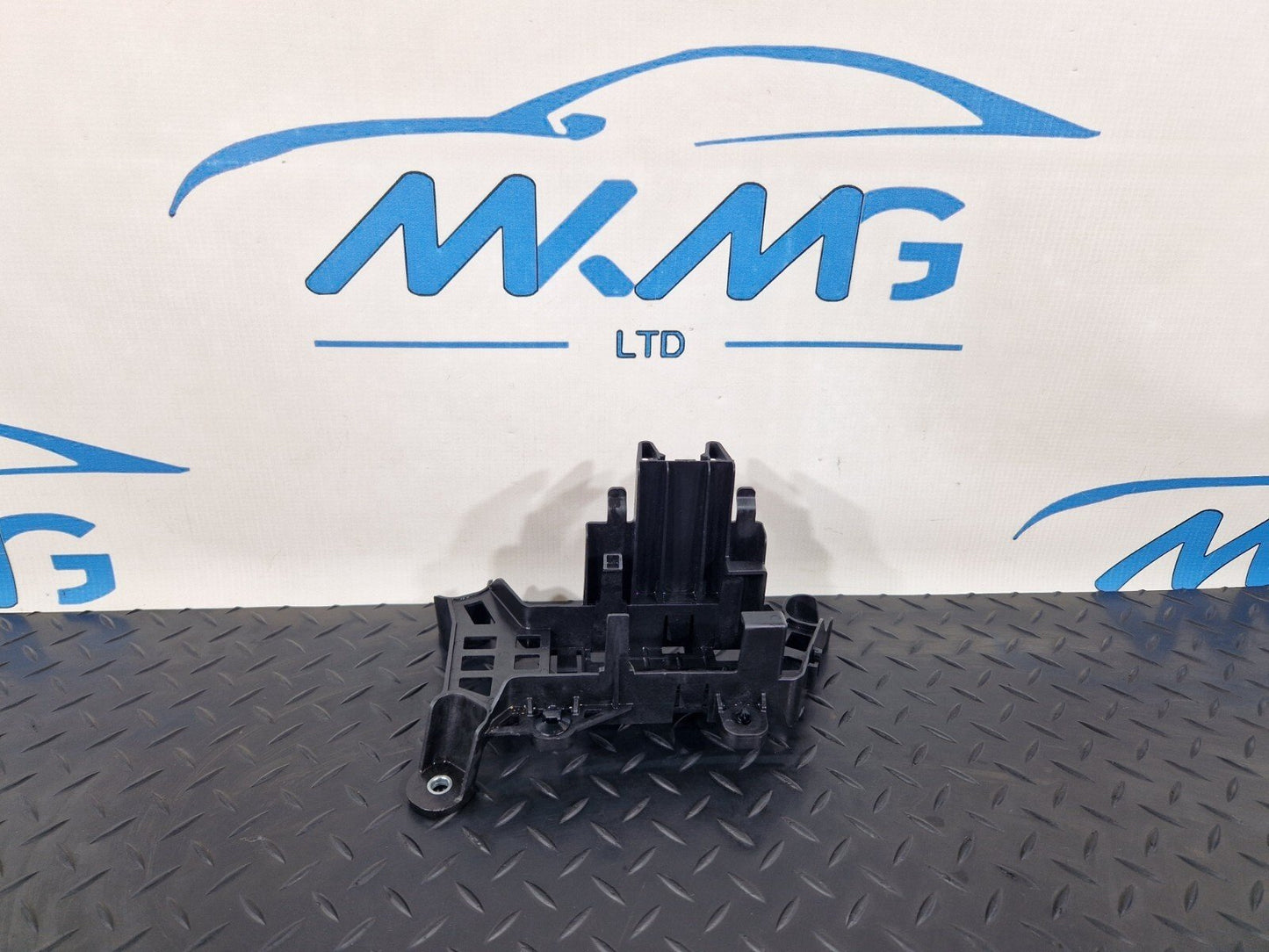 19-ON MERCEDES CLA C118 UNDER BODY BRACKET A2475452901