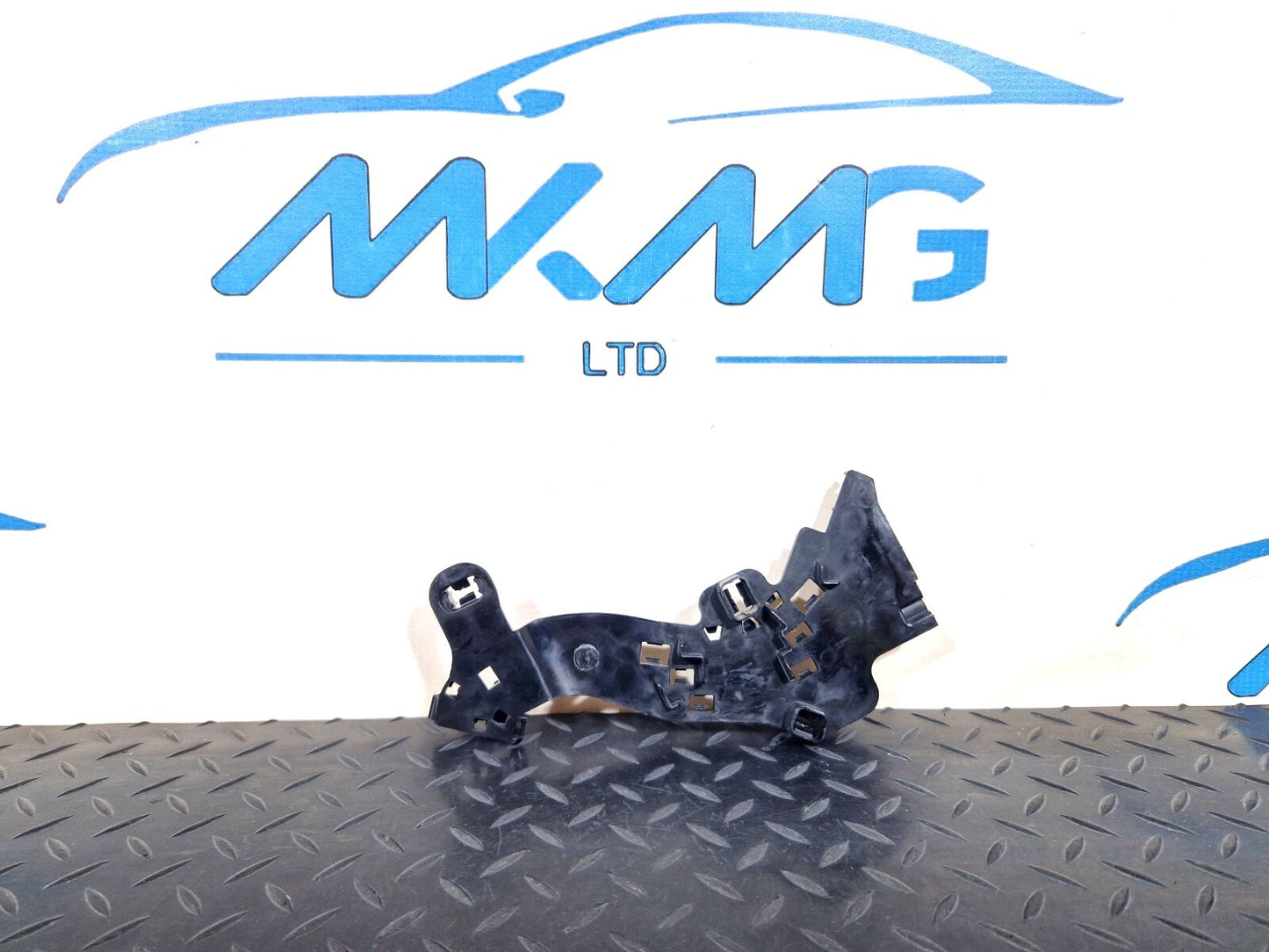 14-21 MERCEDES BENZ C200 W205 REAR RIGHT BRAKE CALIPER CABLES HOLDER A2055460446