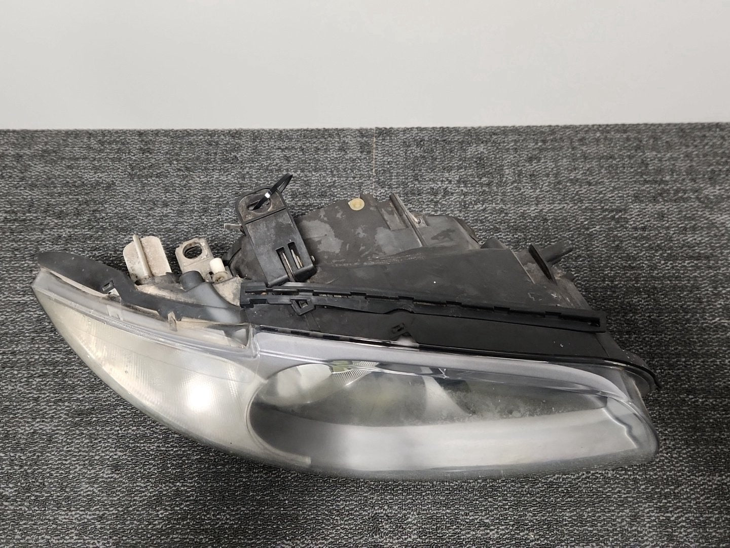 BMW 116d E87 Hatchback Genuine Front Right O/S Driver Headlight 7249652-01