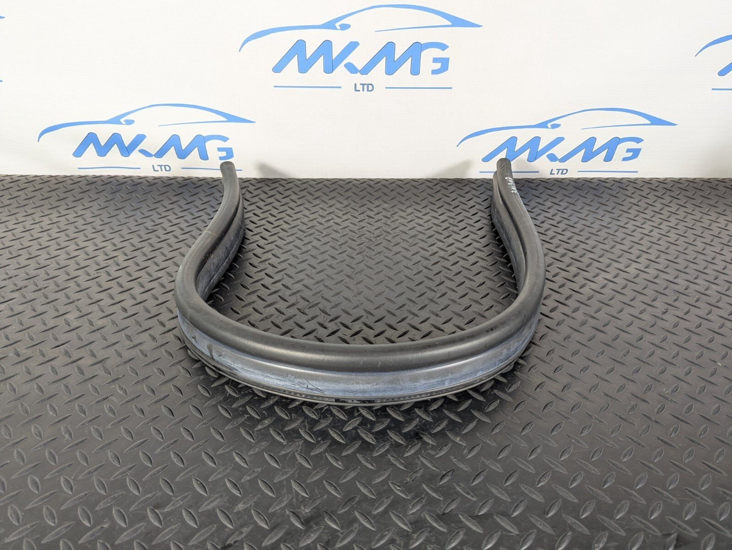 11-19 MERCEDES BENZ ML W166 OEM ENGINE RUBBER SEAL A1668870098