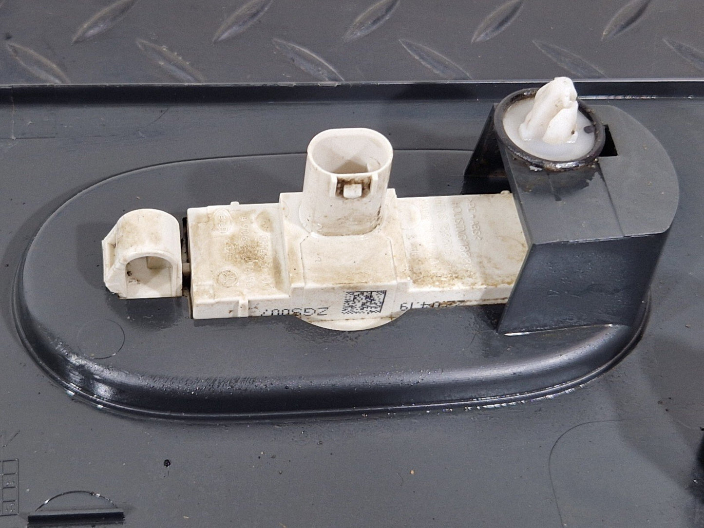 2018-ON MERCEDES BENZ SPRINTER W907 2.2 CDI LEFT PROTECTIVE STRIP A9106906300
