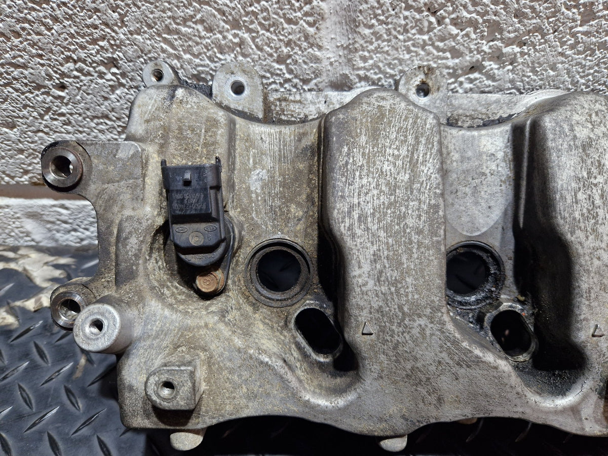 Kia Carens MK2 (UN) D4EA 2.0L Diesel D4EA Engine Rocker Cover
