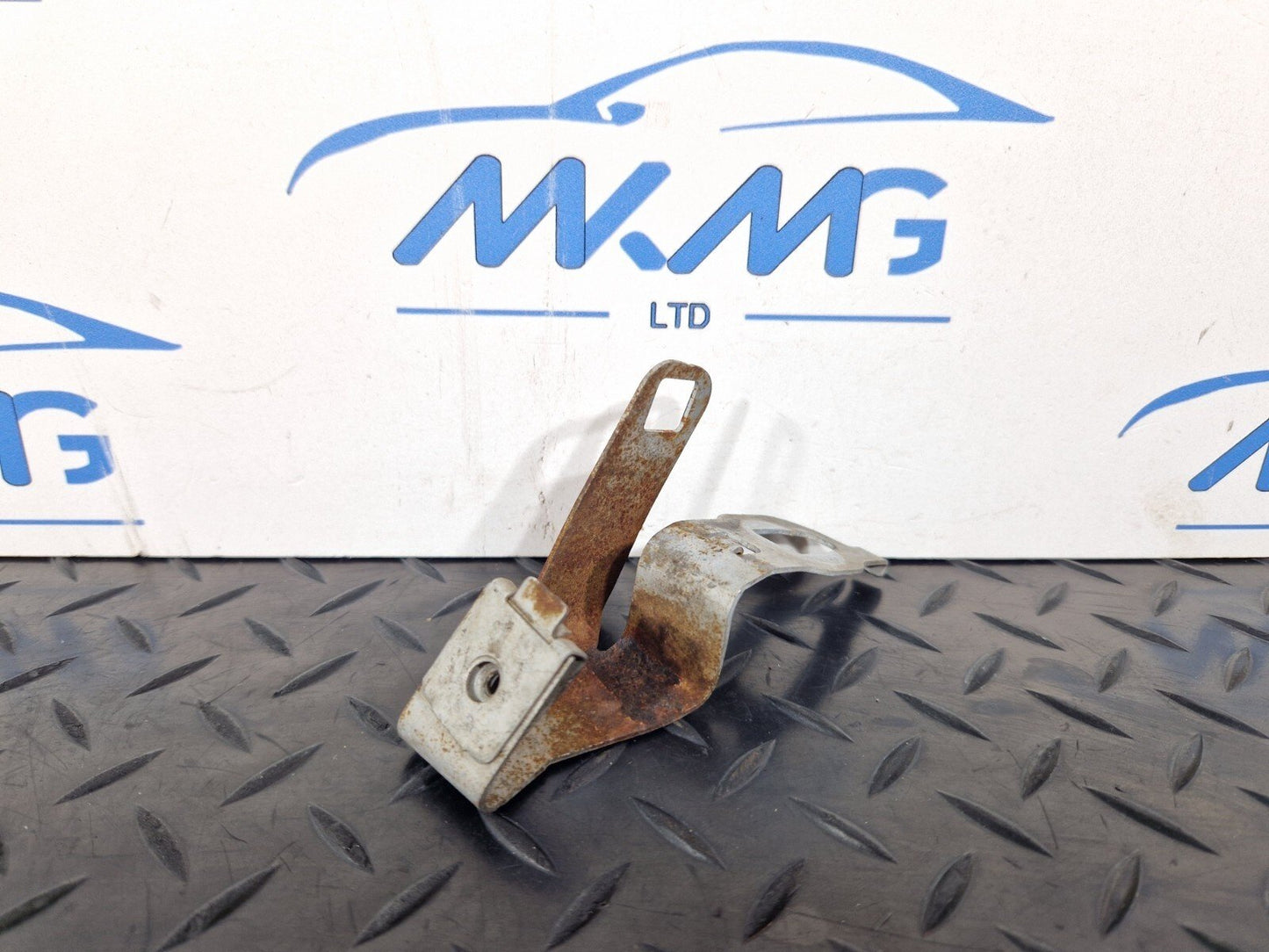 14-21 MERCEDES BENZ W205 OEM FRONT RIGHT SIDE O/S SLAM PANEL BRACKET A2055240240