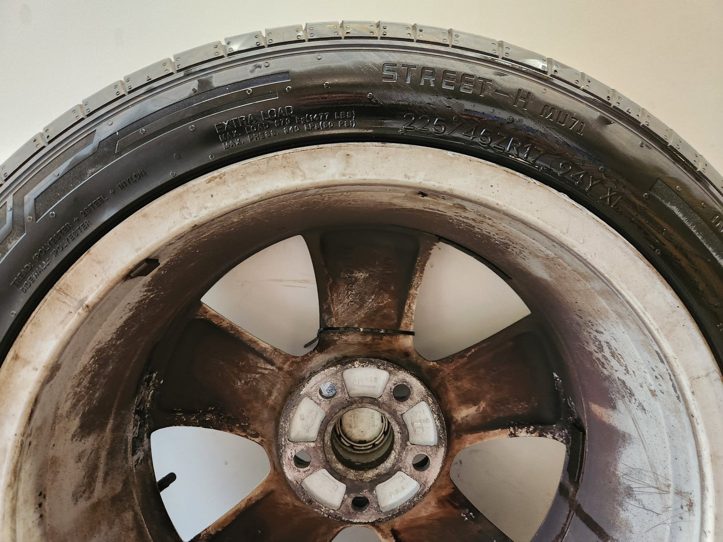 Skoda Yeti MK1 5L 17" Alloy Wheel with Tyre 225/45/17