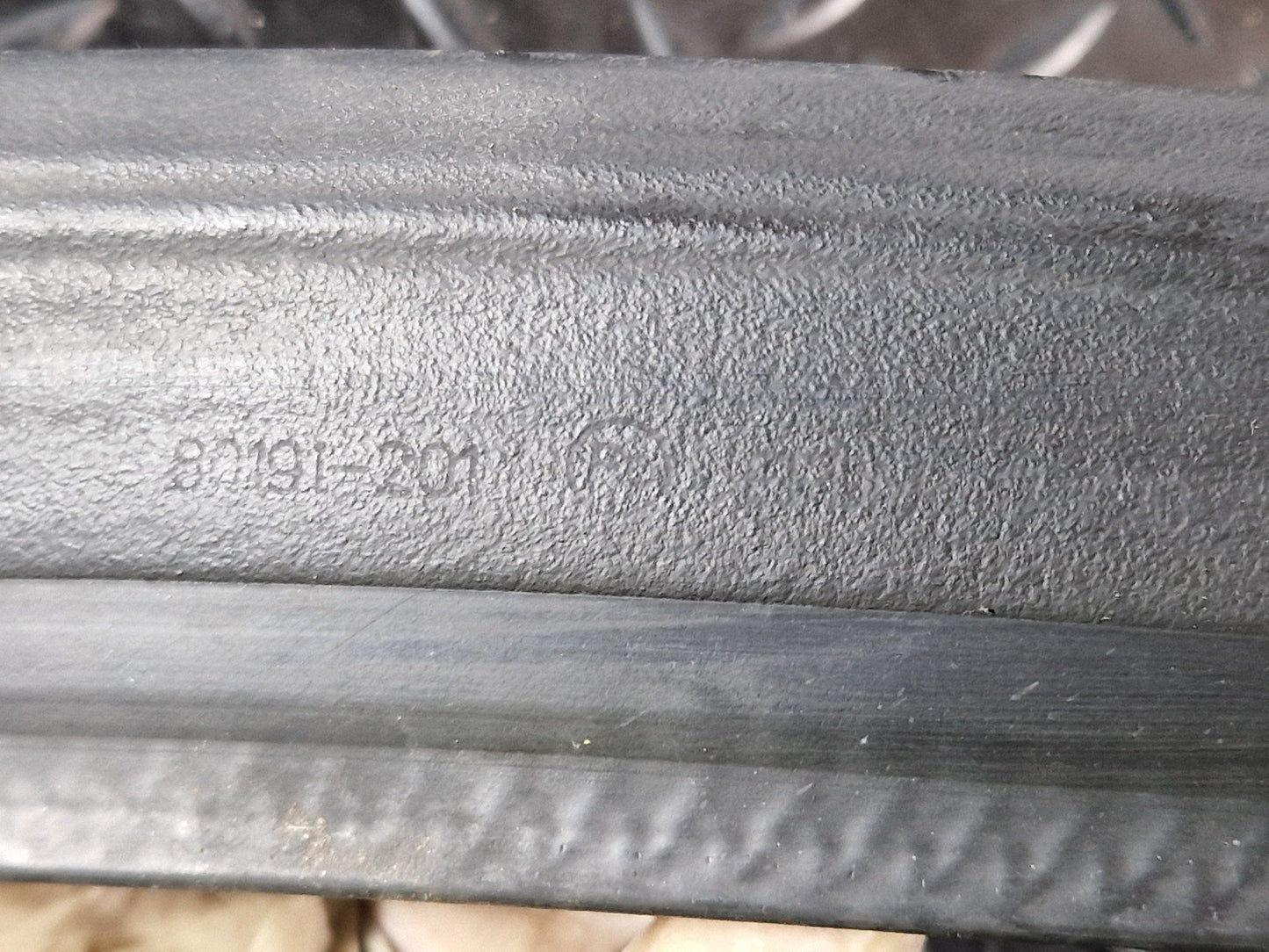 19-ON MERCEDES BENZ B CLASS W247 GENUINE ENGINE RUBBER SEALING