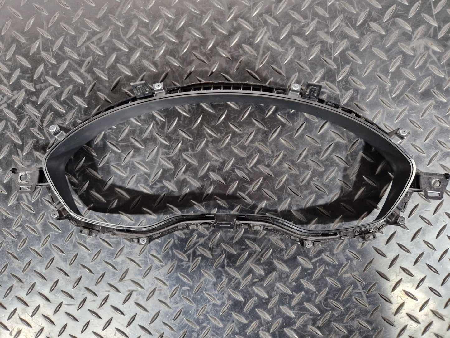16-19 AUDI A4 B9 GENUINE SPEEDOMETER SURROUND TRIM COVER 8W0857115