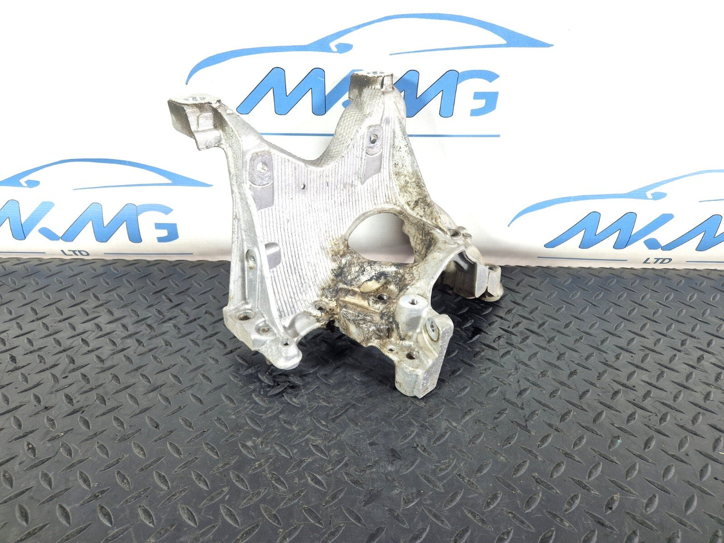 16-19 AUDI A4 B9 GENUINE OEM FRONT RIGHT SIDE SUBFRAME BRACKET MOUNT 8W0399296E