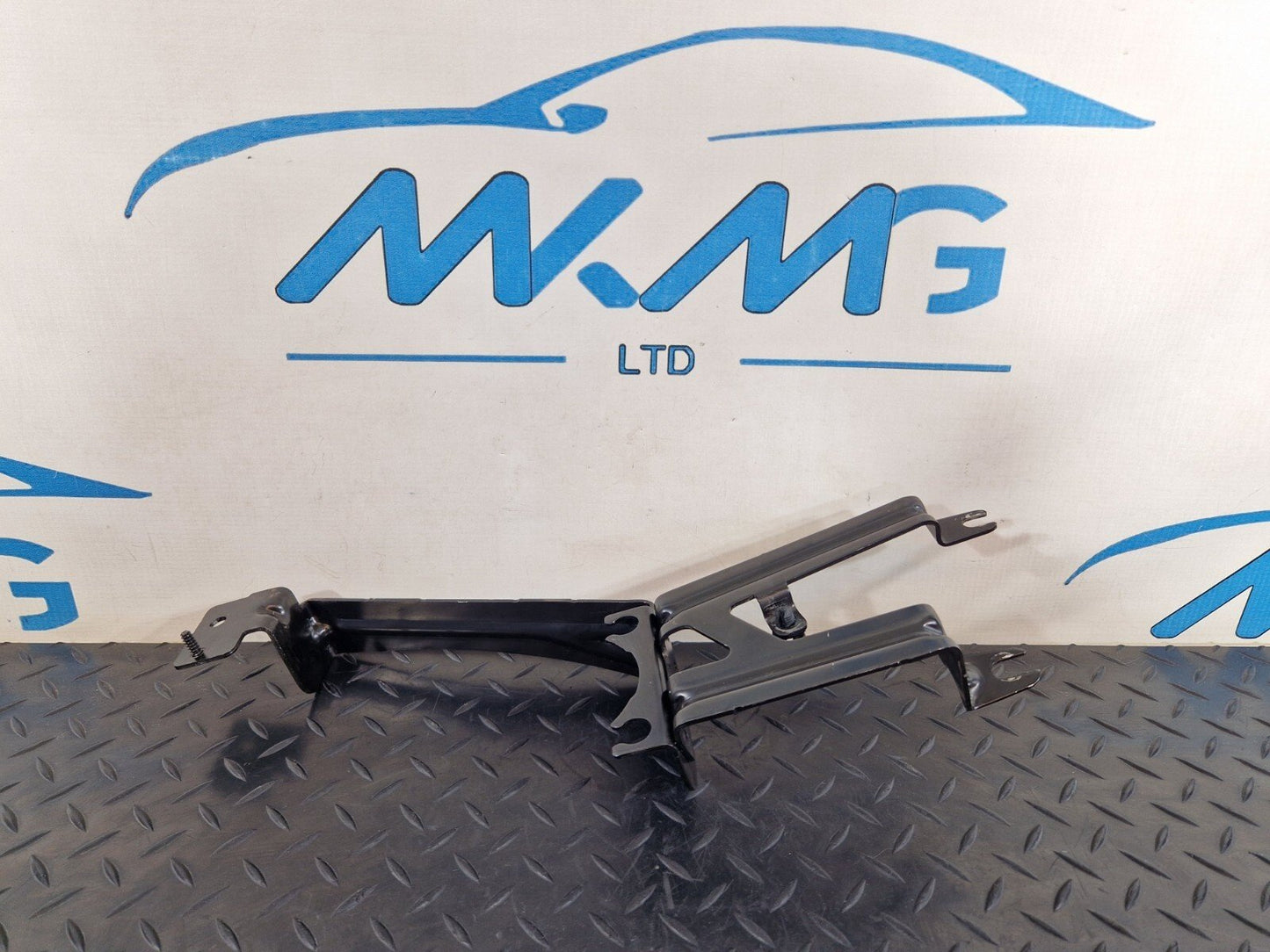 18-ON MERCEDES BENZ A CLASS W177 ABS PUMP MOUNT BRACKET SUPPORT A1774303400