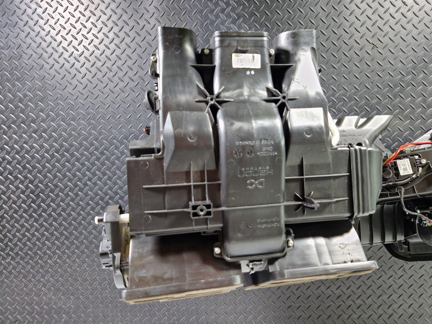 18-ON MERCEDES BENZ A CLASS W177 GENUINE HEATER MATRIX BOX A2478300600