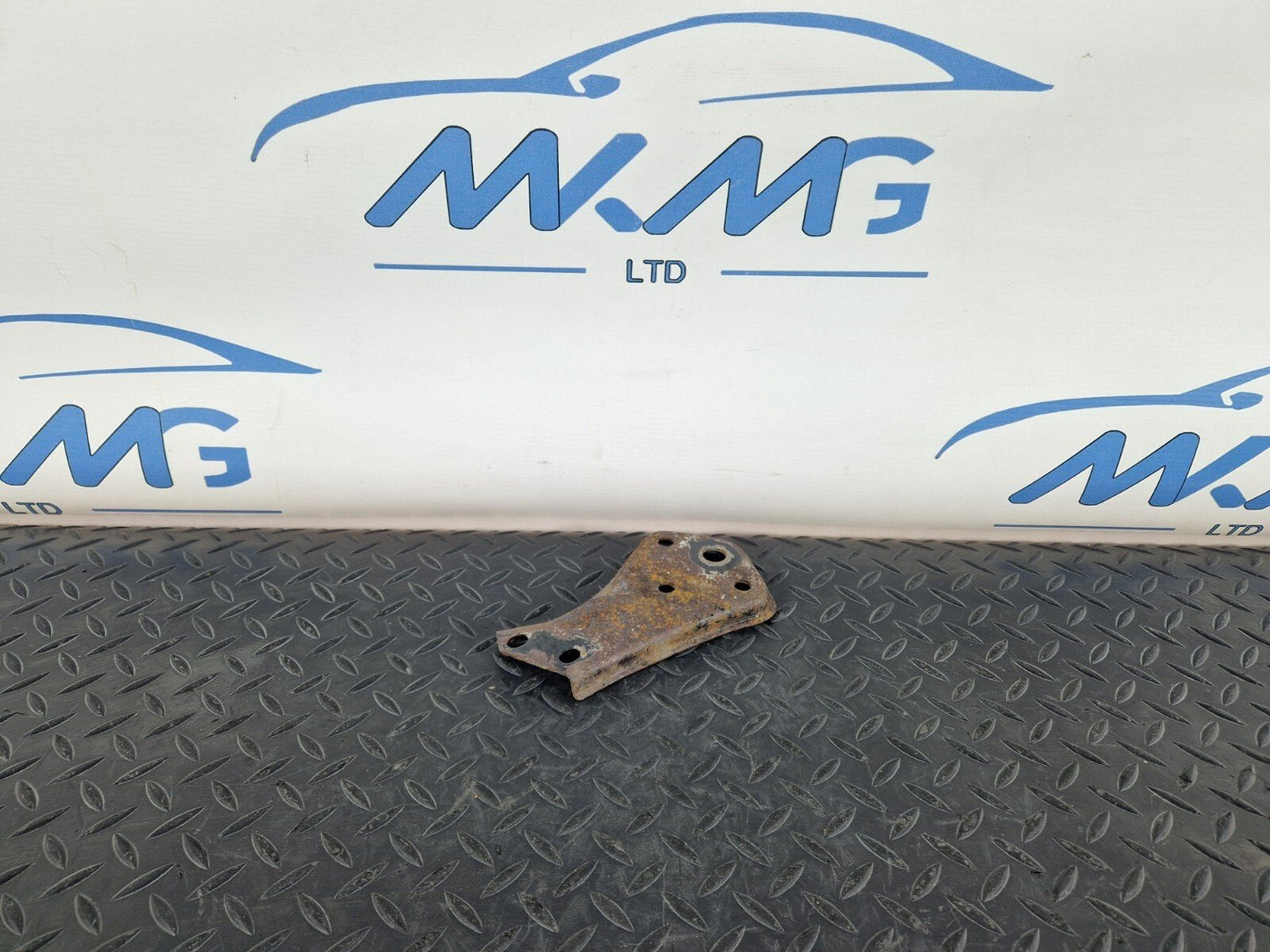 14-21 MERCEDES BENZ C200 W205 REAR SUBFRAME RIGHT SIDE STOP PLATE A2053520800