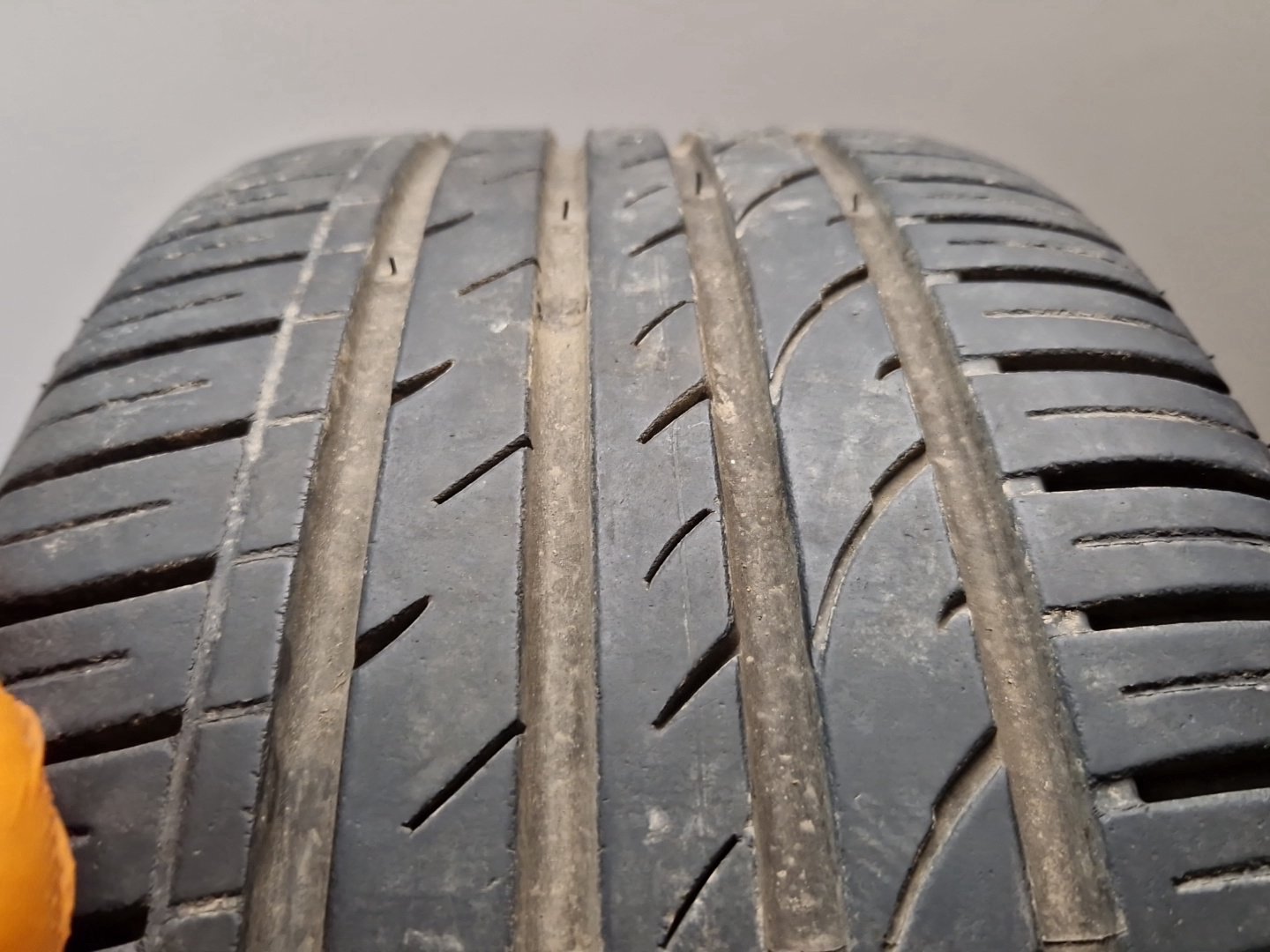 Ford Grand C-Max MK2 (C344) 18" Alloy Wheel and Tyre 235/45/18 ~6mm AM5J-1007-BC