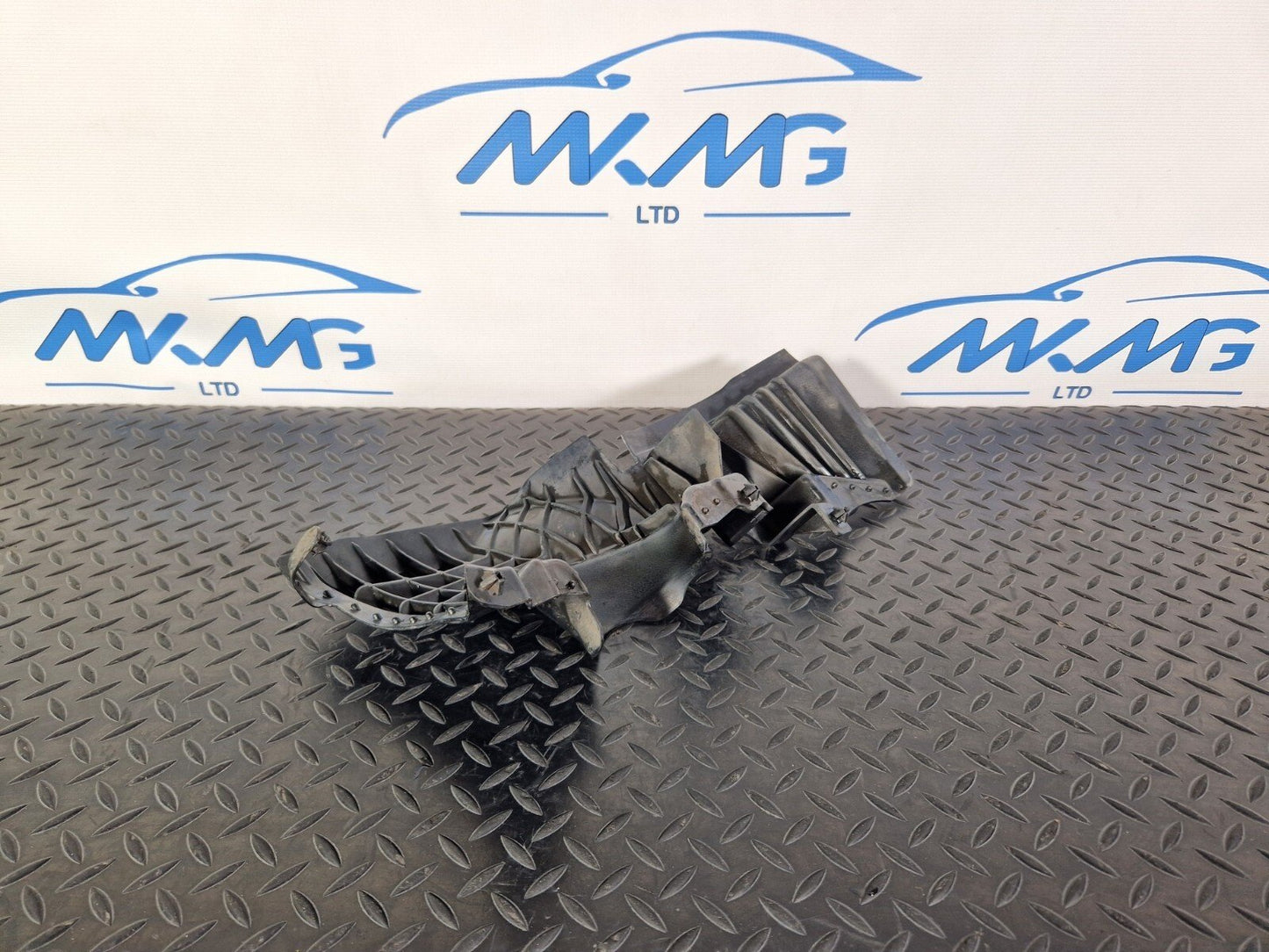 18-ON MERCEDES A CLASS W177 OEM UNDERBODY ENGINE TRAY TRIM COVER A2475240000