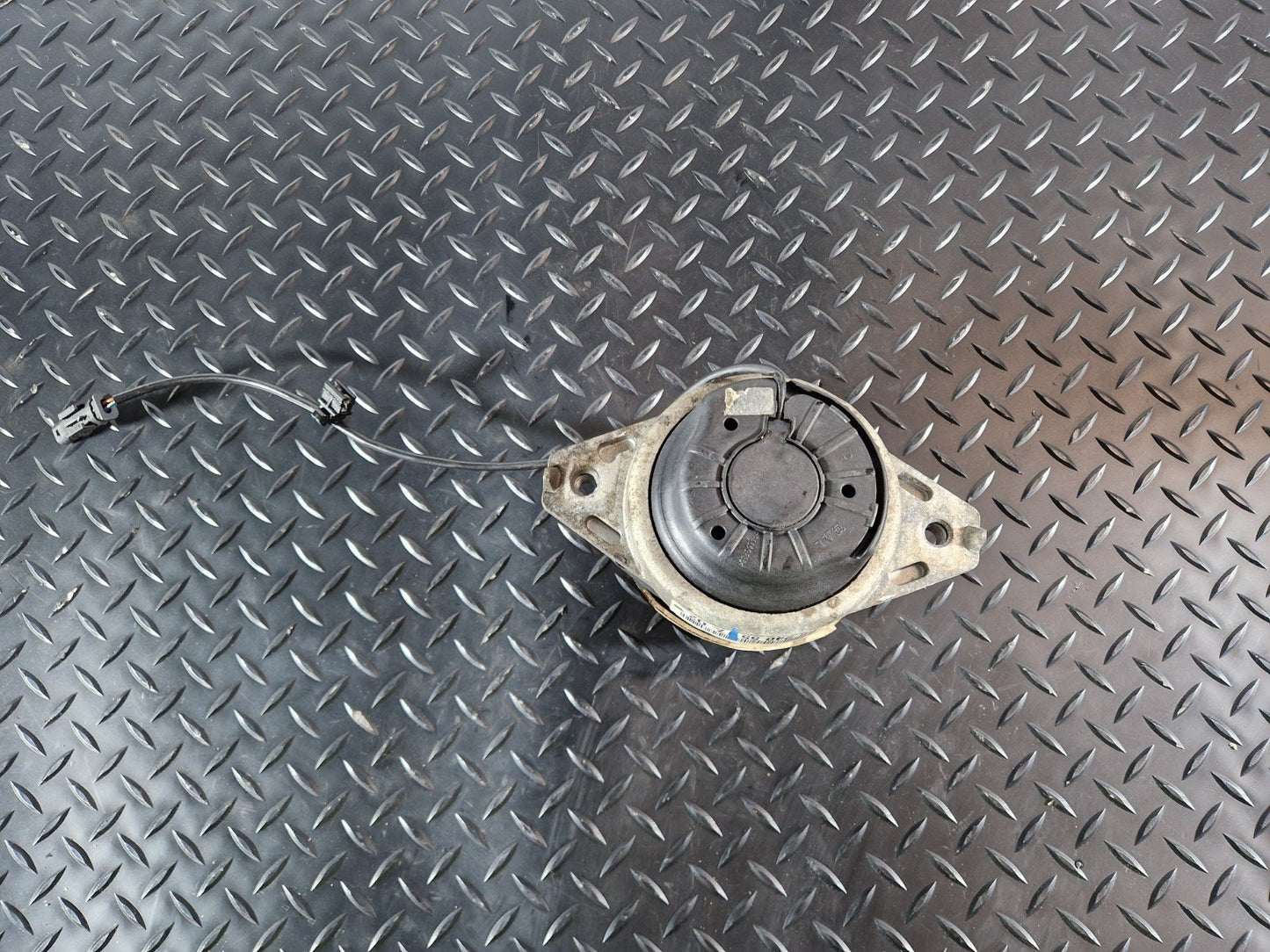 11-19 MERCEDES BENZ ML W166 GENUINE ENGINE MOUNT FRONT DRIVER SIDE A1662405517