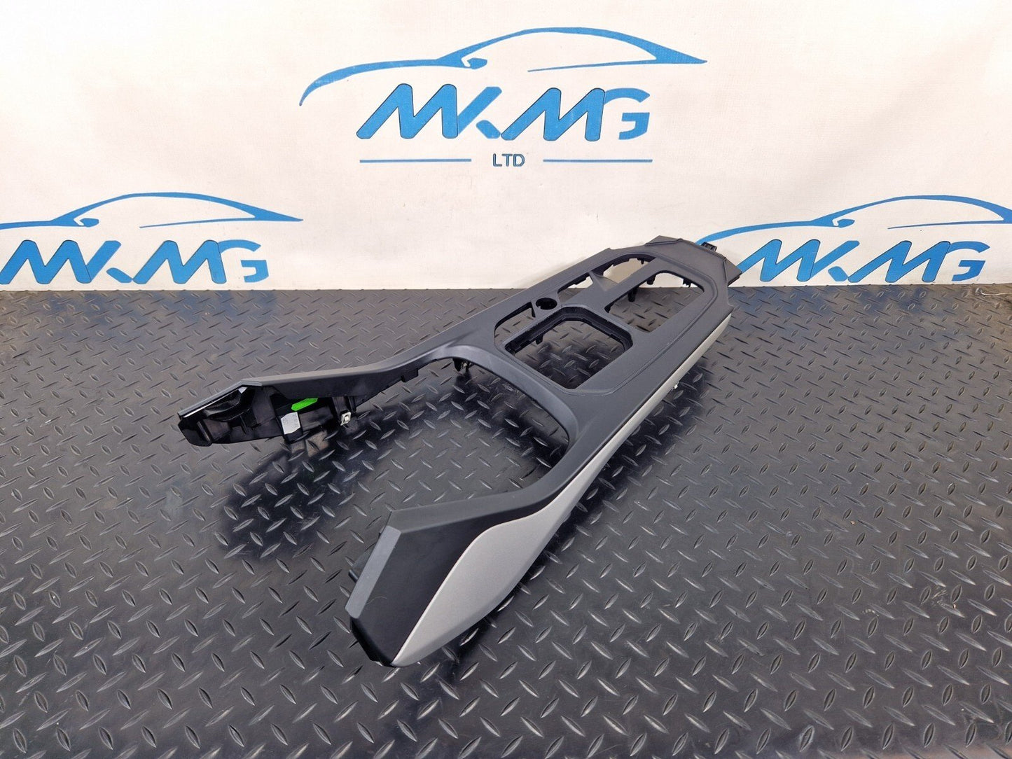 20-24 BMW 1 SERIES F40 F44 GENUINE  CENTER CONSOLE TRIM COVER 6823443