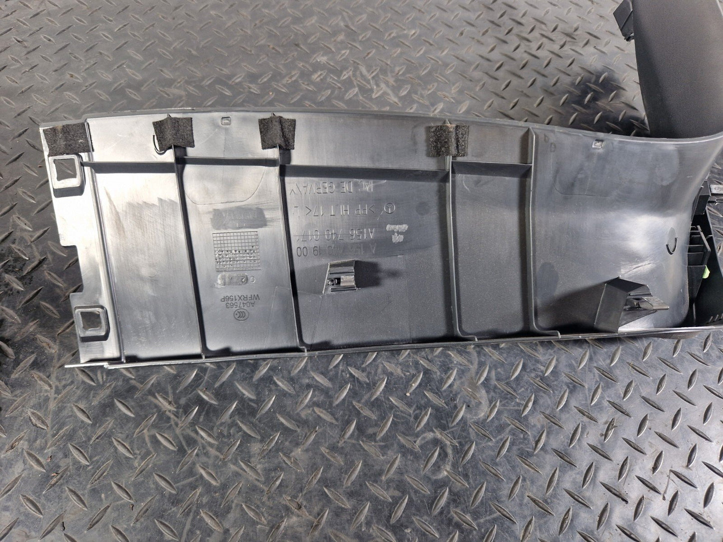 14-20 MERCEDES BENZ GLA X156 TAILGATE COVER TRIM LEFT A1567400171 A1567401900