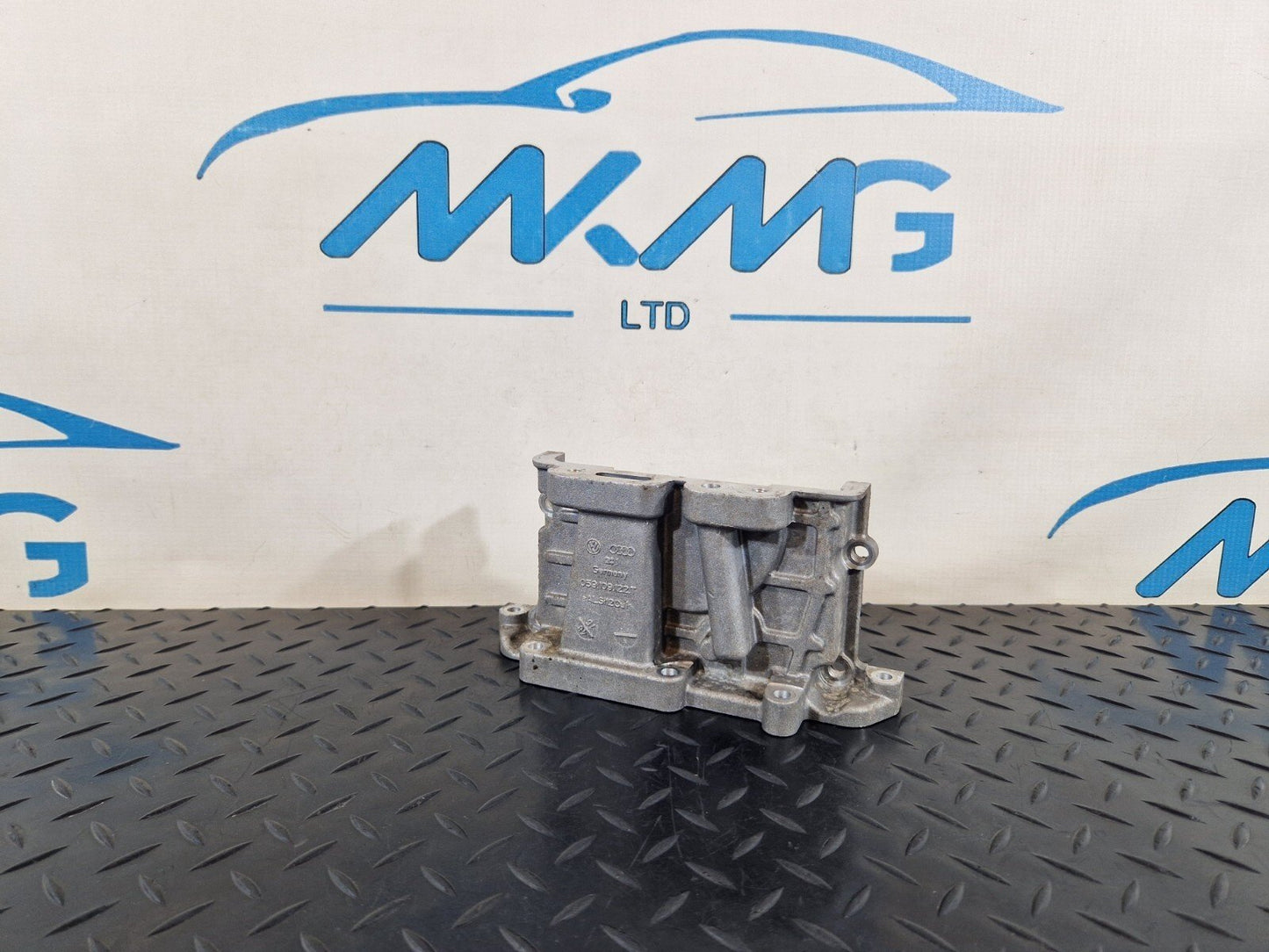 15-18 AUDI A7 4G GENUINE V6 3.0TDI CRT CYLINDER HEAD END PLATE 059109122T