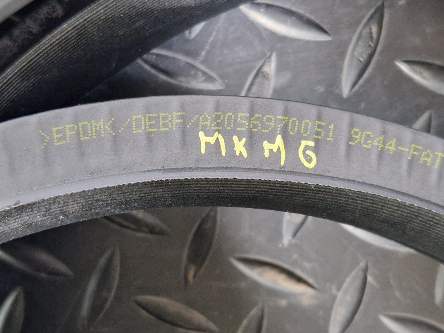 14-21 MERCEDES BENZ C220d W205 FRONT DOOR LEFT SIDE RUBBER SEAL A2056970051