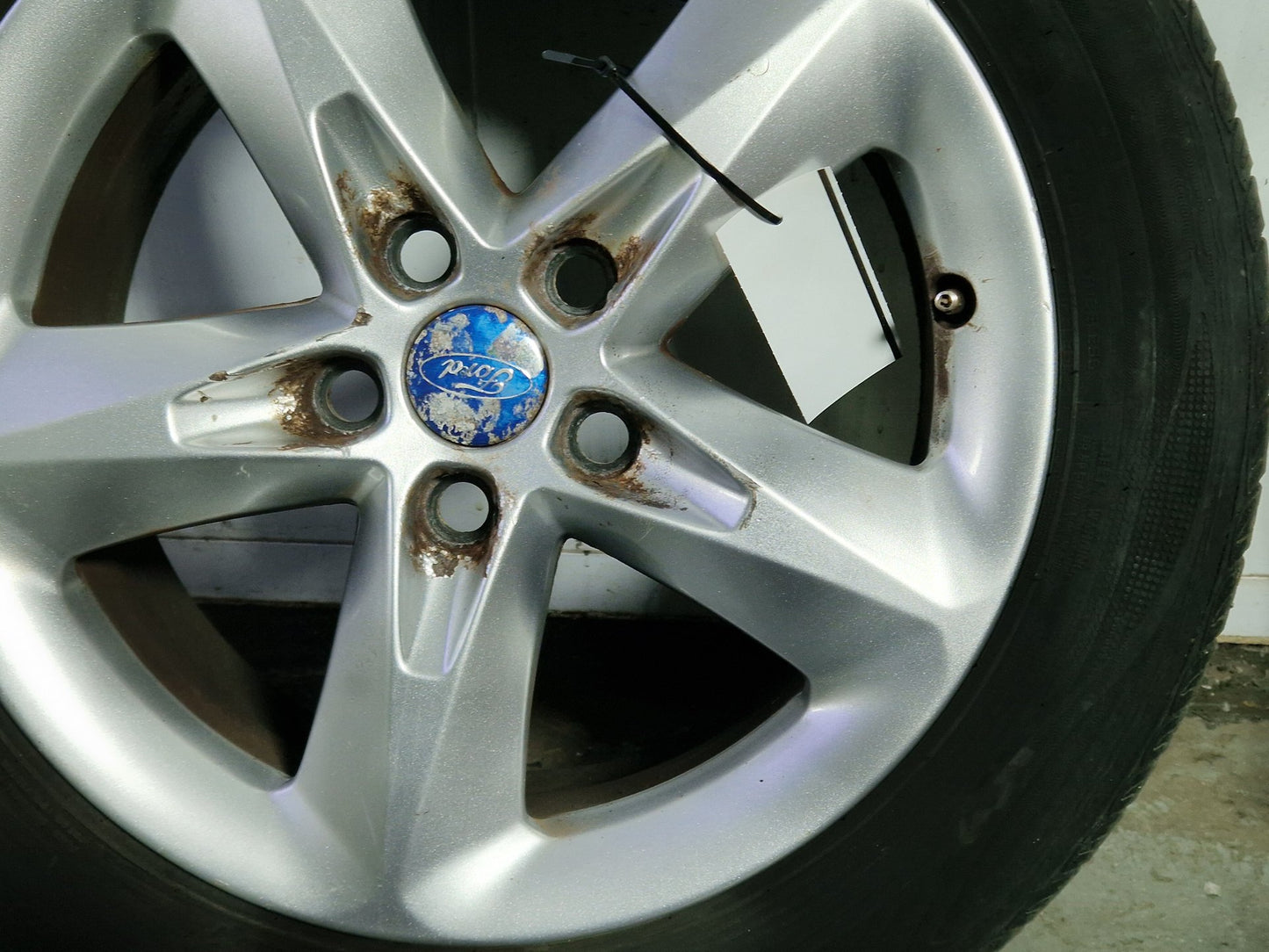 Ford Focus MK2 FL (C307) 16" Alloy Wheel with Tyre 205/55/16 ~6mm 8M5J-EA