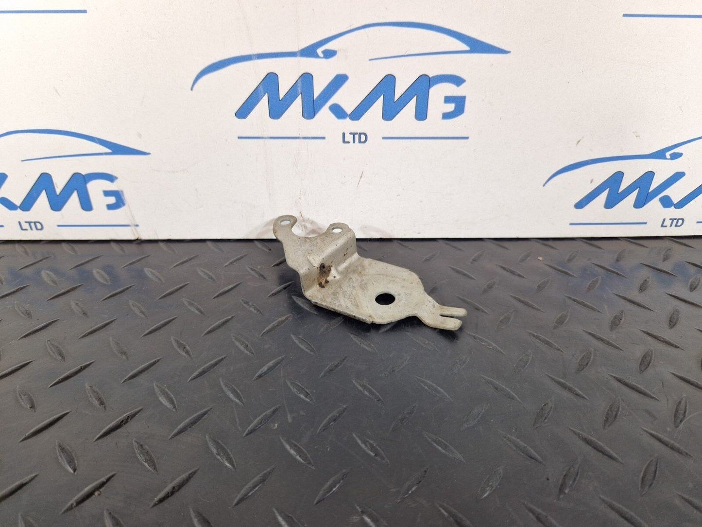 14-21 MERCEDES BENZ C300h W205 OEM HEADLIGHT LEVEL SENSOR BRACKET A2139053302