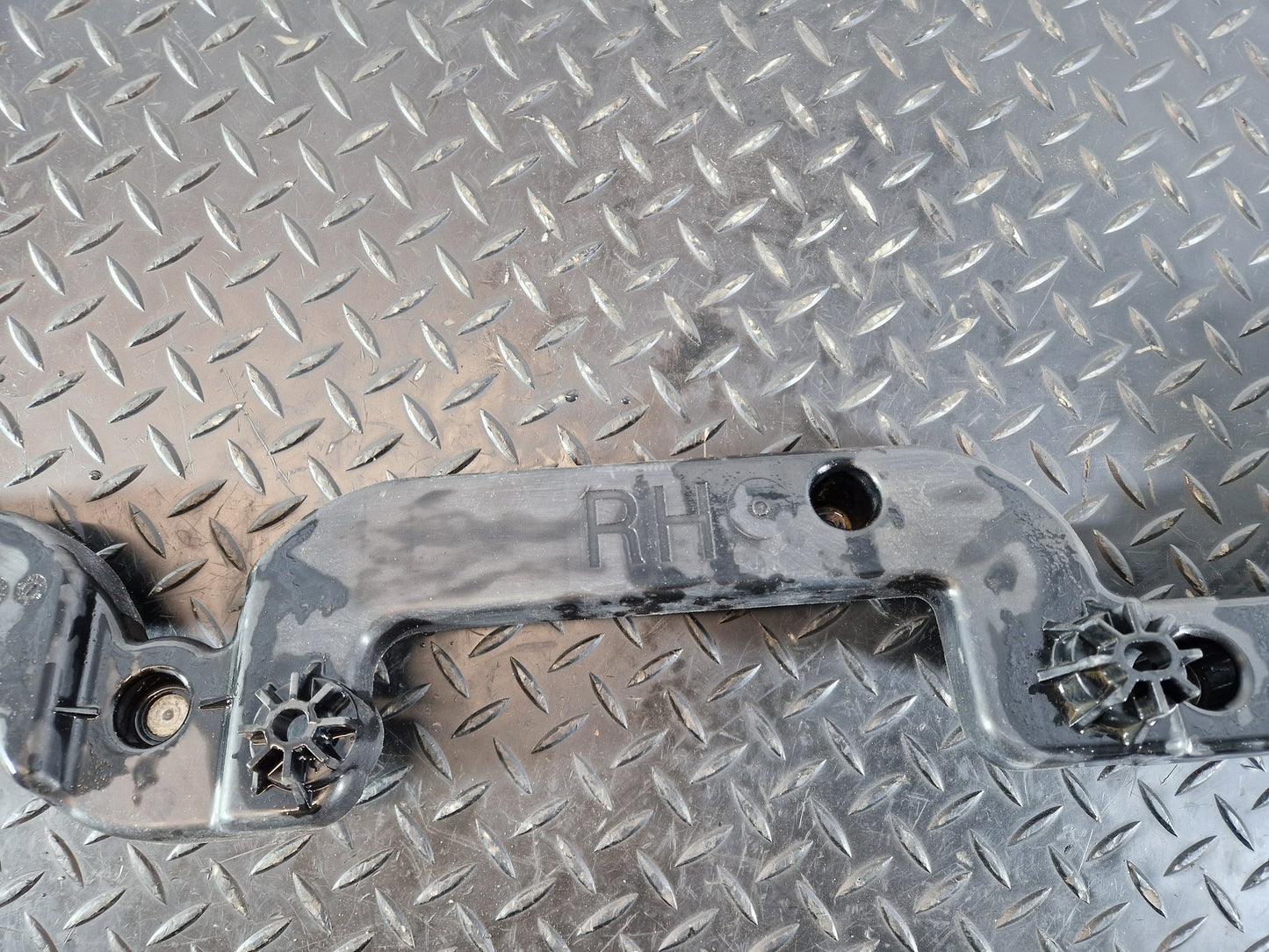 Range Rover Evoque L551 Right Driver O/S Bumper Bracket K8D2-113C52-AB