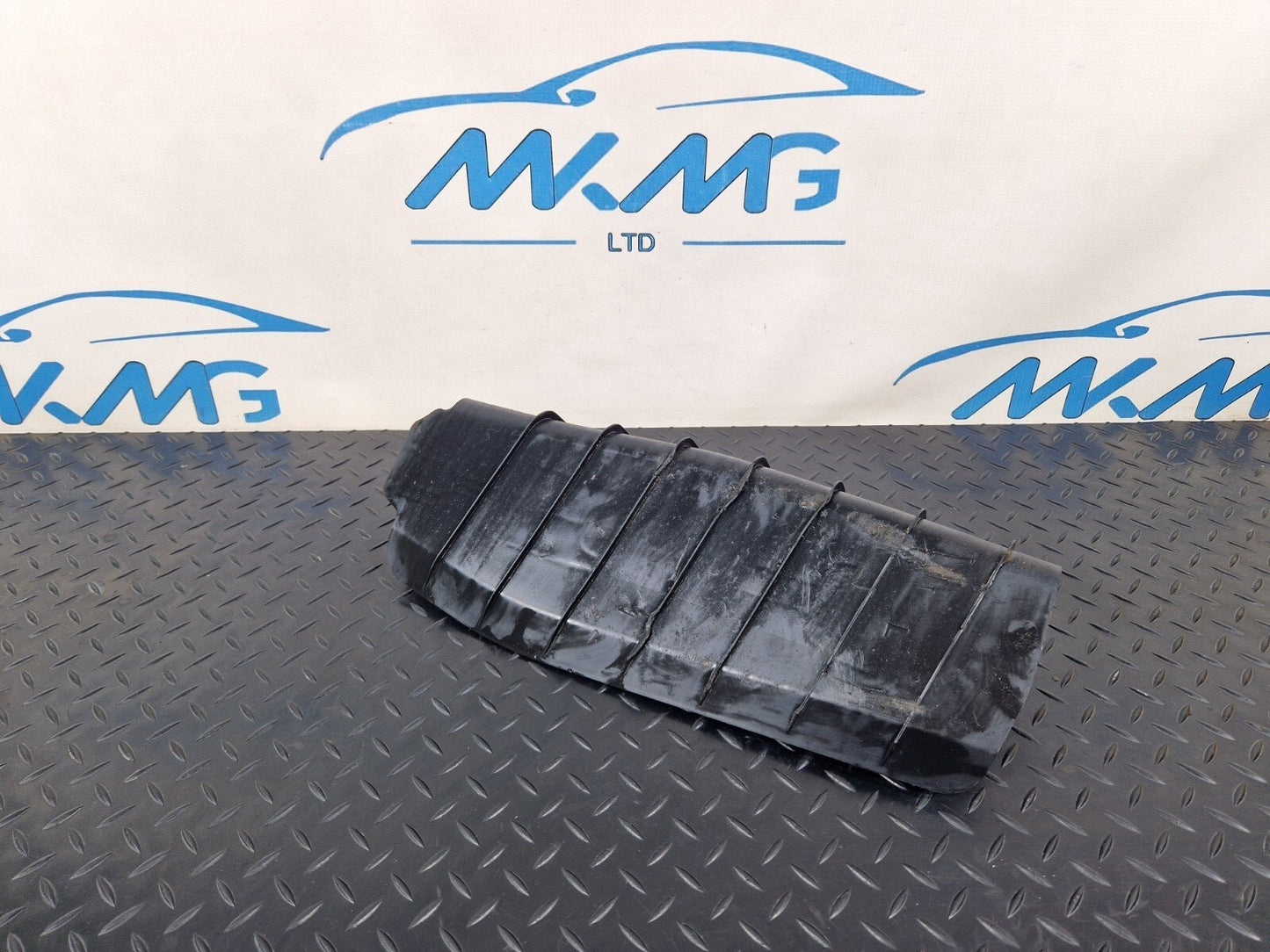 Audi A4 B9 Rear Left Control Arm Cover Trim Bracket 8W0505415D