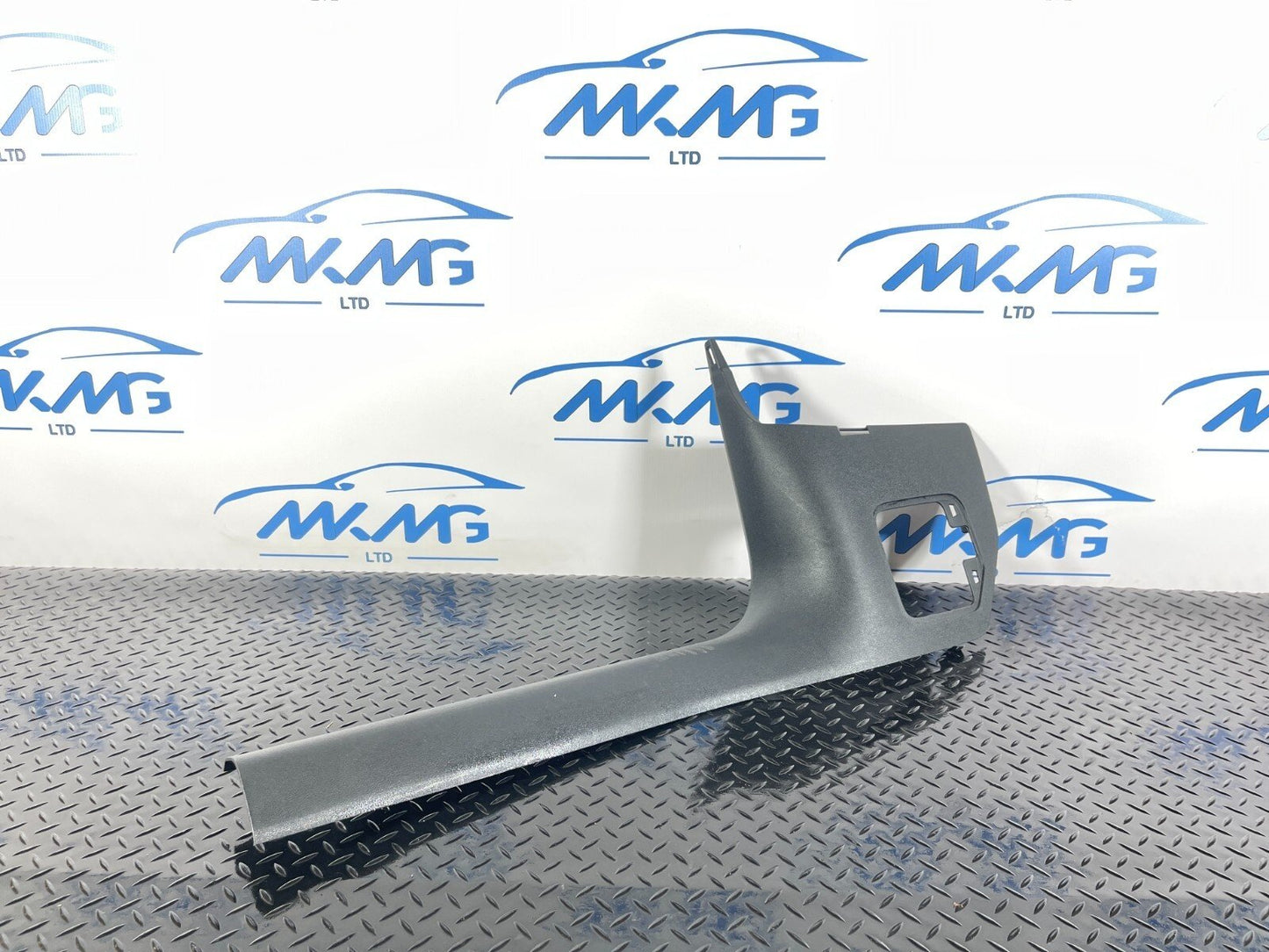 16-19 AUDI A4 B9 GENUINE LEFT SIDE PLASTIC SIDESKIRT COVER 8W2867271A