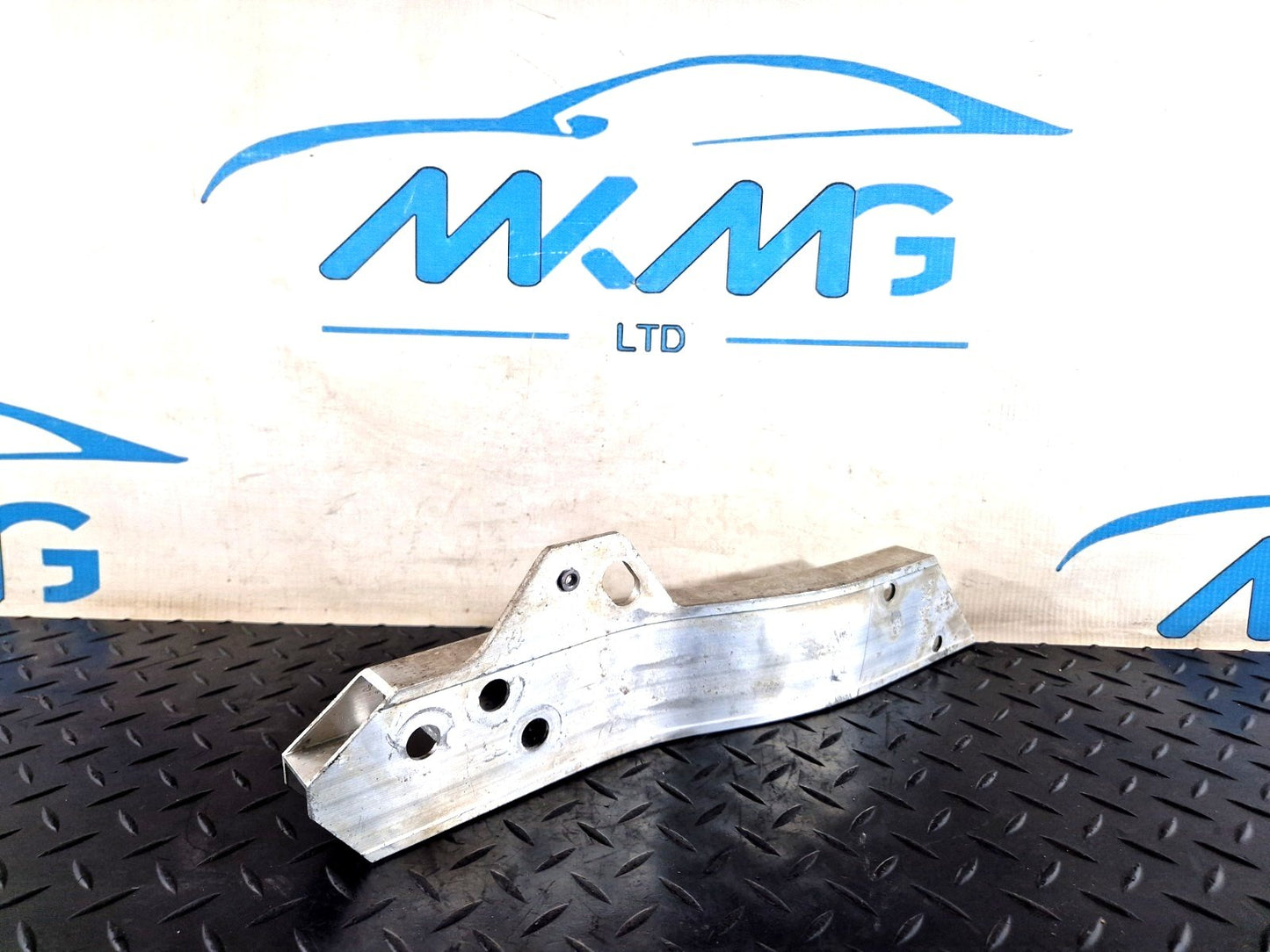 16-22 MERCEDES BENZ X253 FRONT RIGHT RADIATOR SUPPORT BRACKET T52785A