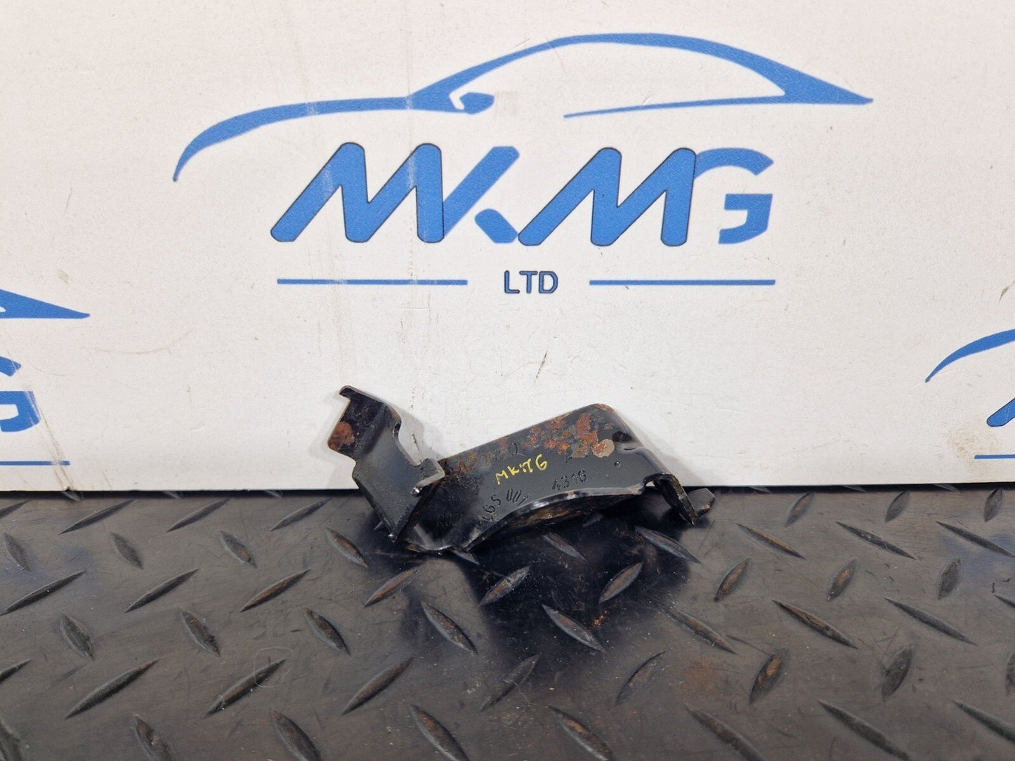 14-21 MERCEDES BENZ C220d W205 OEM AUXILIARY WATER PUMP BRACKET A2055012520