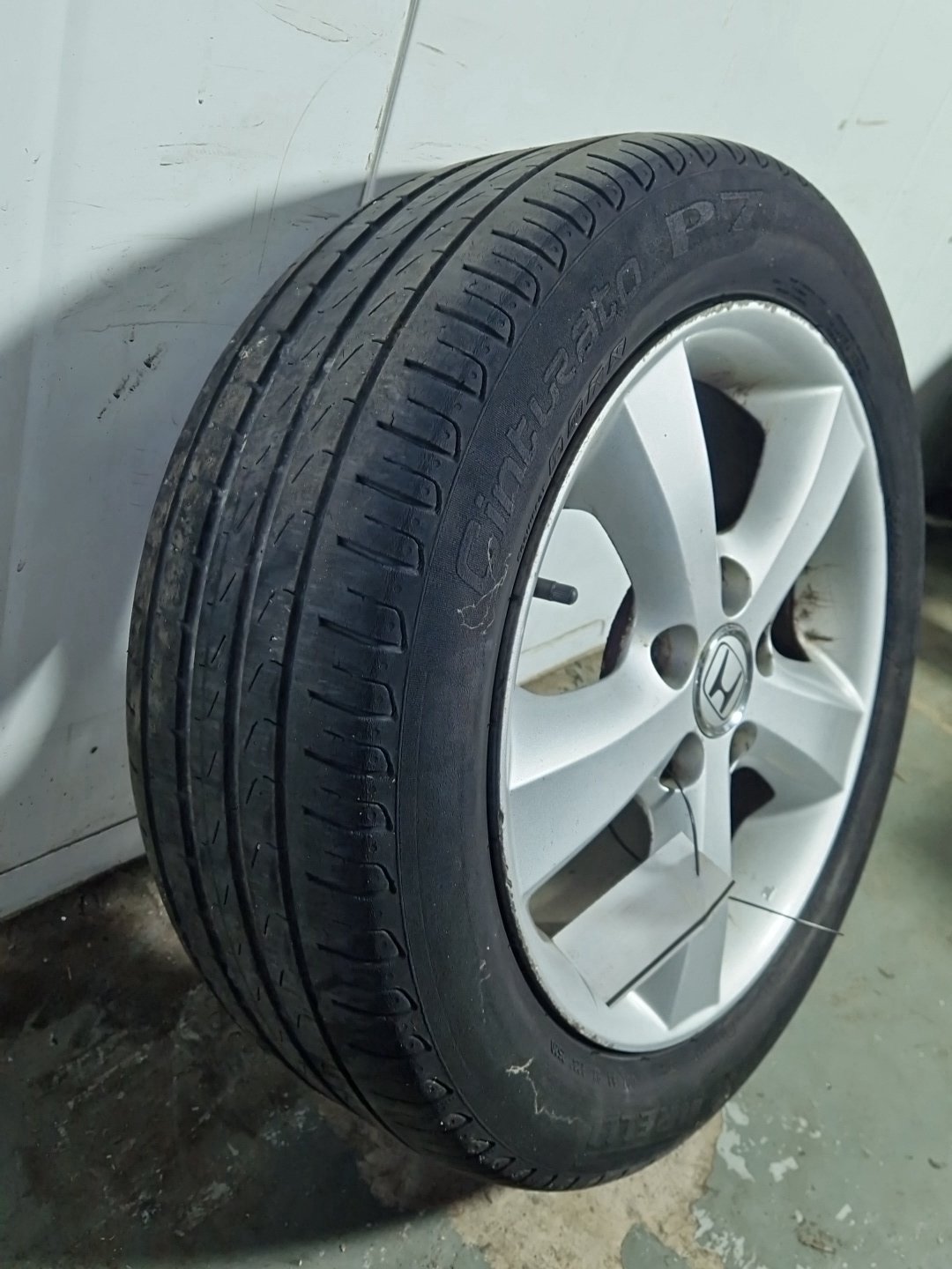 Honda FR-V MK1 (BE57) 16" Alloy Wheel with Tyre ~3mm 205/55/16