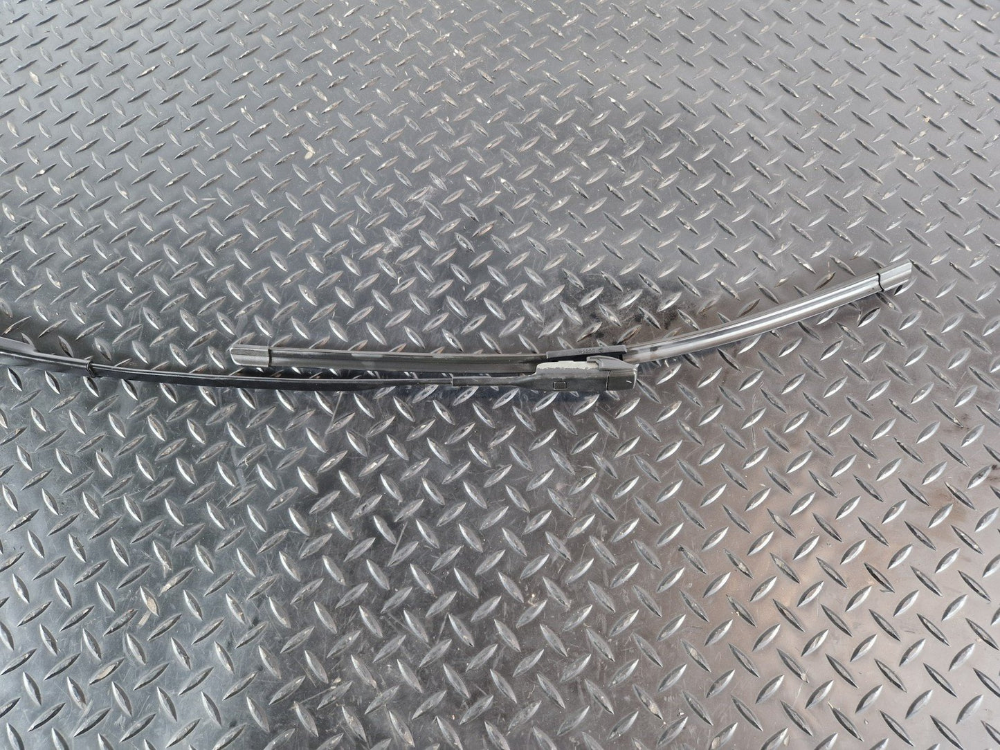 16-20 AUDI Q7 4M GENUINE OEM FRONT LEFT WINDSCREEN WIPER ARM BLACK 4M2955407