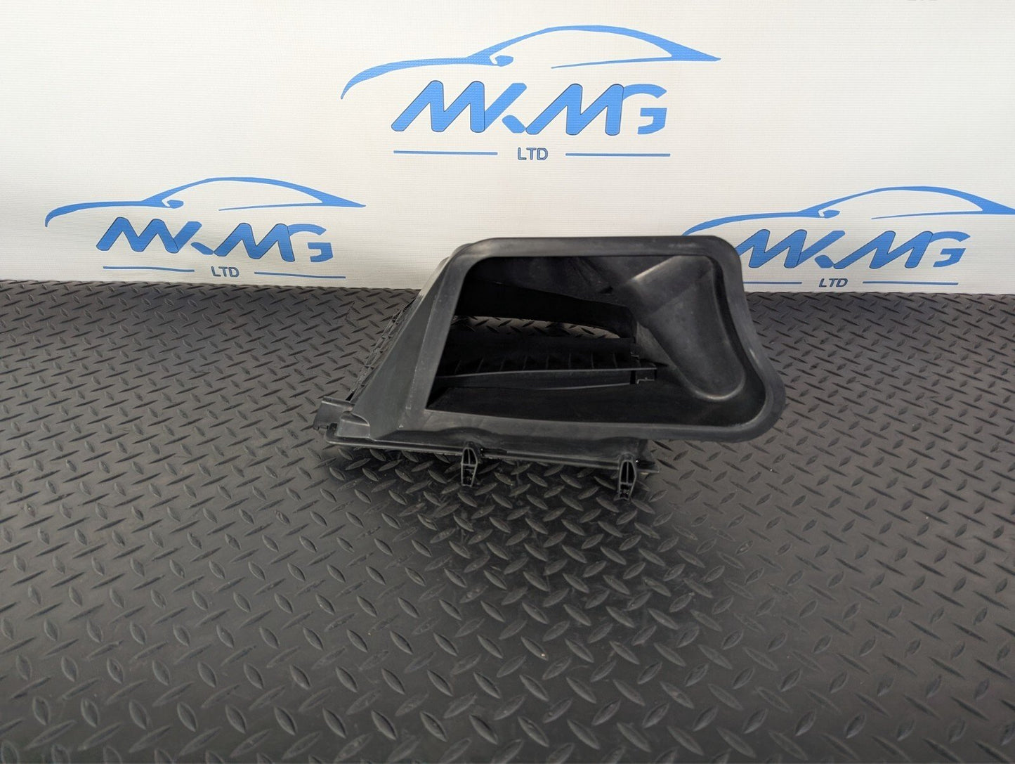 11-19 MERCEDES BENZ ML W166 GENUINE OEM AIR FILTER BOX COVER A1668300153