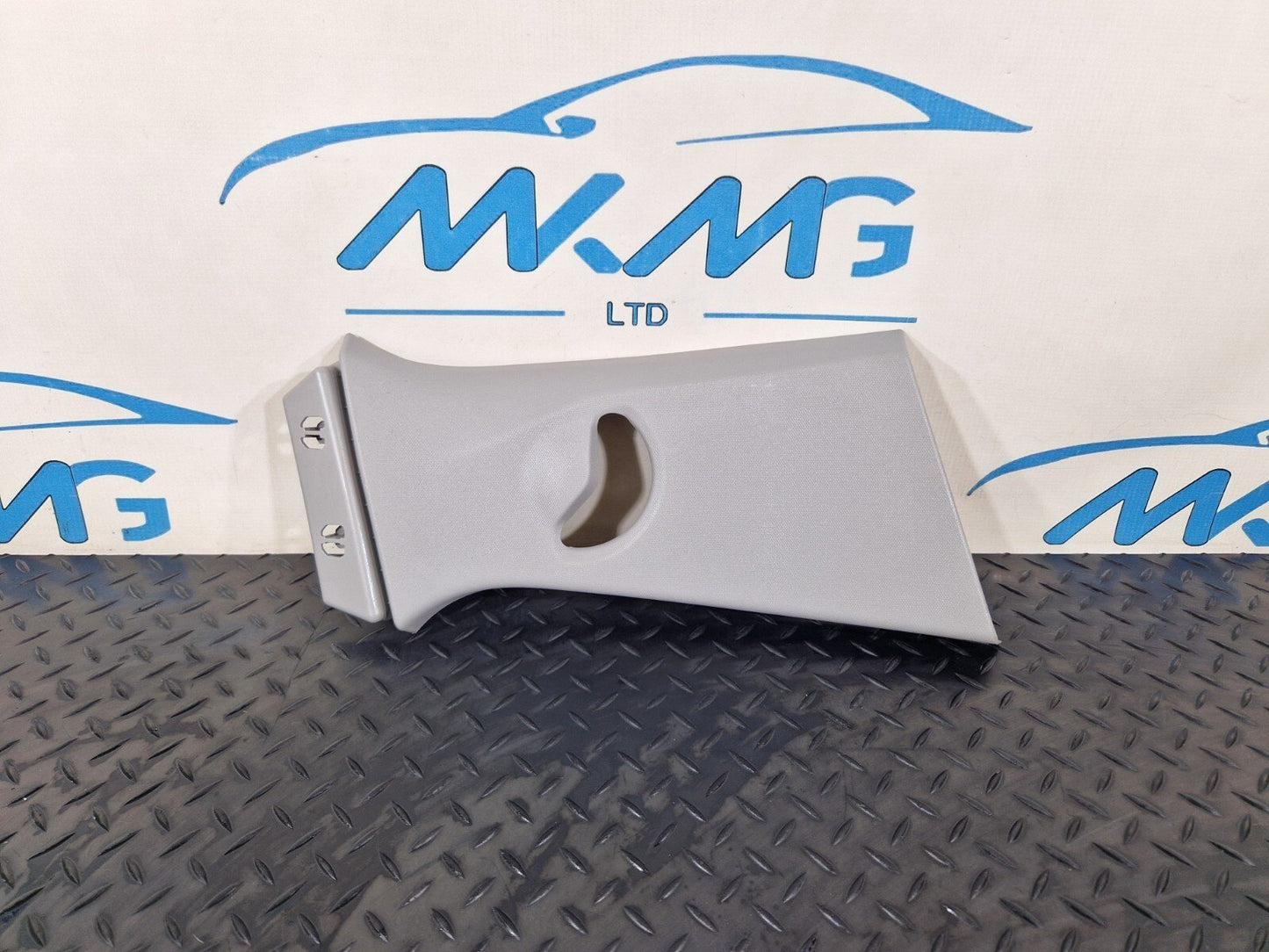 20-24 BMW 1 SERIES F40  B-PILLAR UPPER TRIM COVER RIGHT DRIVER SIDE 7444552