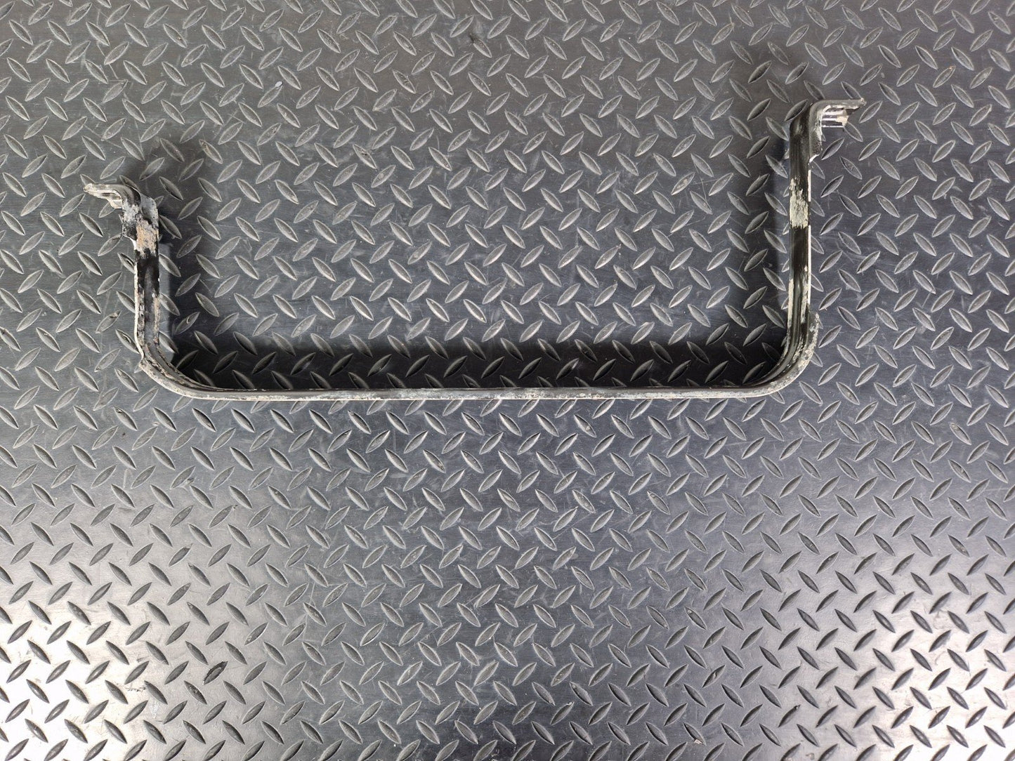 18-ON MERCEDES BENZ SPRINTER W907 FUEL TANK TENSIONER HOLDER STRAP A9074750000