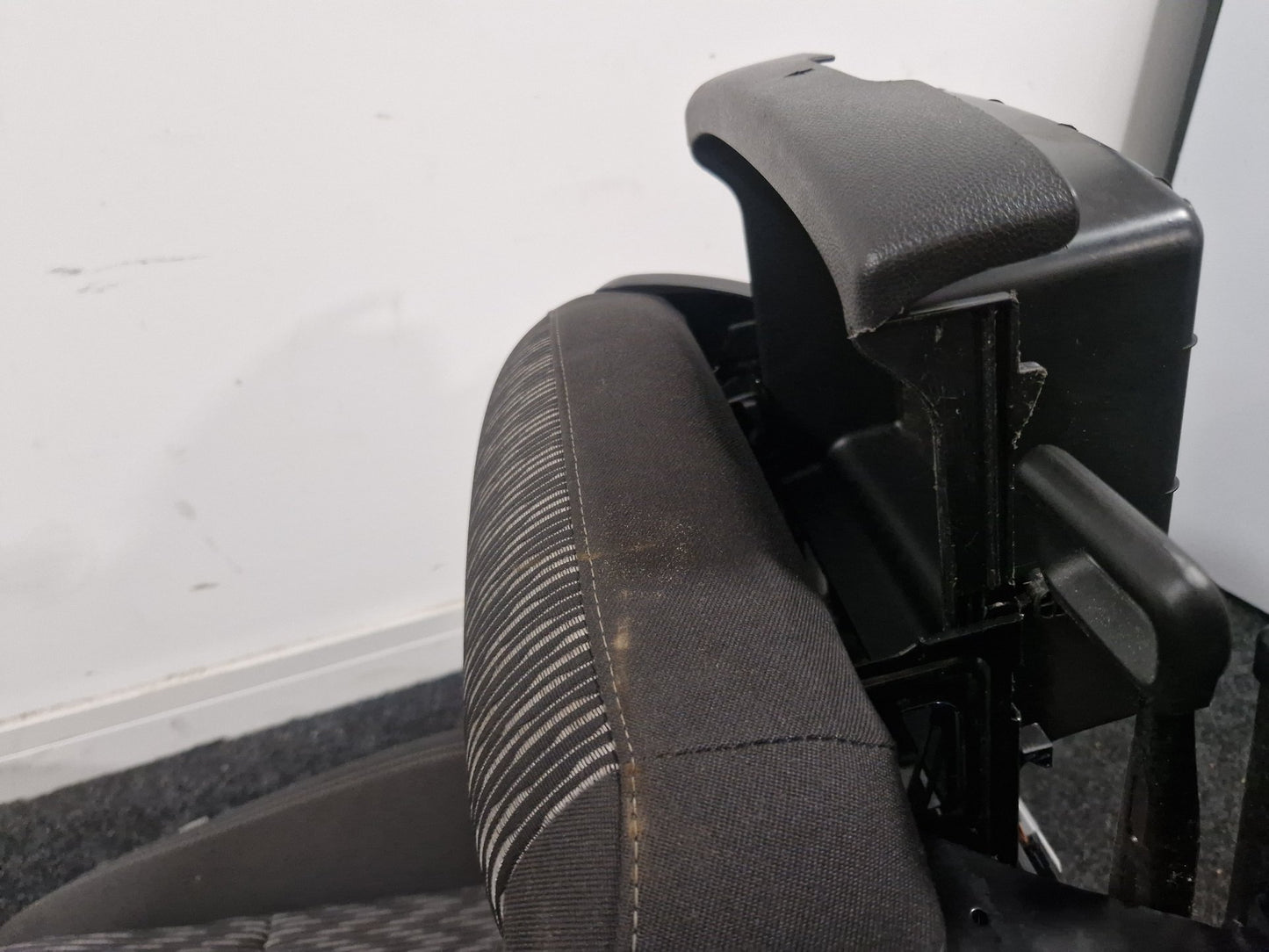Vauxhall Mokka MK1 (G1U0) SUV Genuine Front Left N/S Passenger Seat