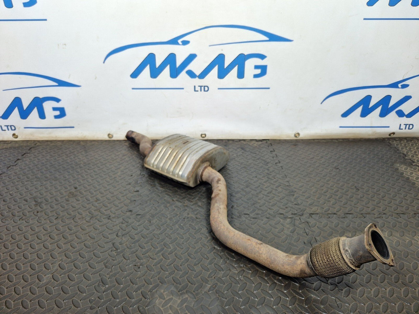 16-ON AUDI A4 B9 EXHAUST SILENCER CENTRE BOX 8W0253211F