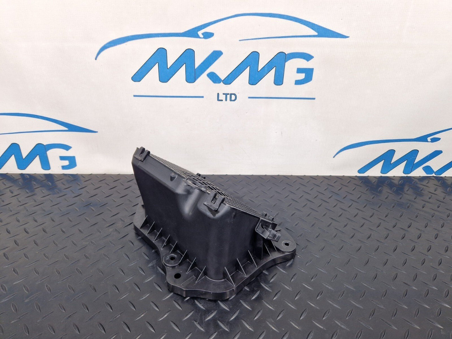16-19 AUDI A4 B9 GENUINE FRONT AIR INTAKE DUCT VENT 8W2819904A