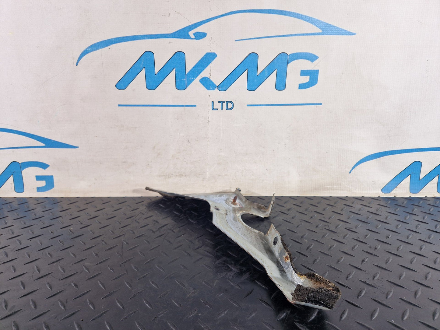 12-18 Land Rover Range Rover Evoque L538 Air Hose Support Bracket GJ3210B832