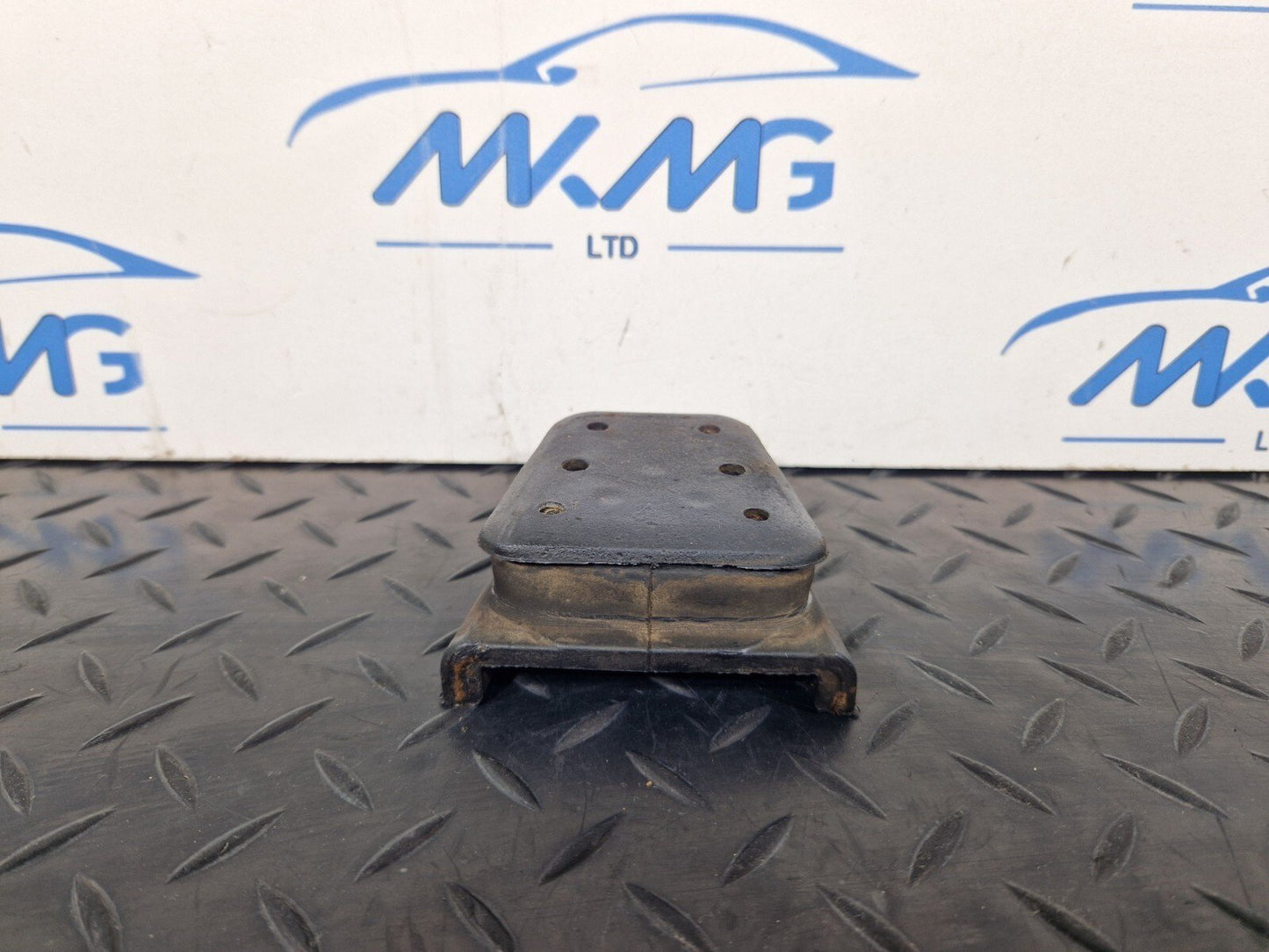 2018-ON MERCEDES BENZ SPRINTER W907 SPRING BEARING A9063220019