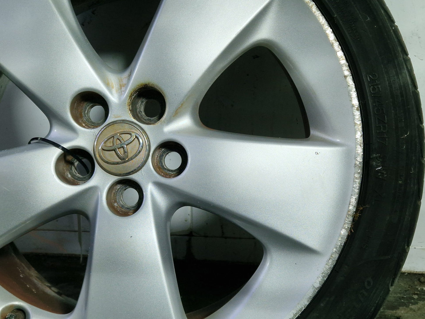 Toyota Prius MK3 (ZVW30) 17" Alloy Wheel with Tyre 215/45/17 ~3mm