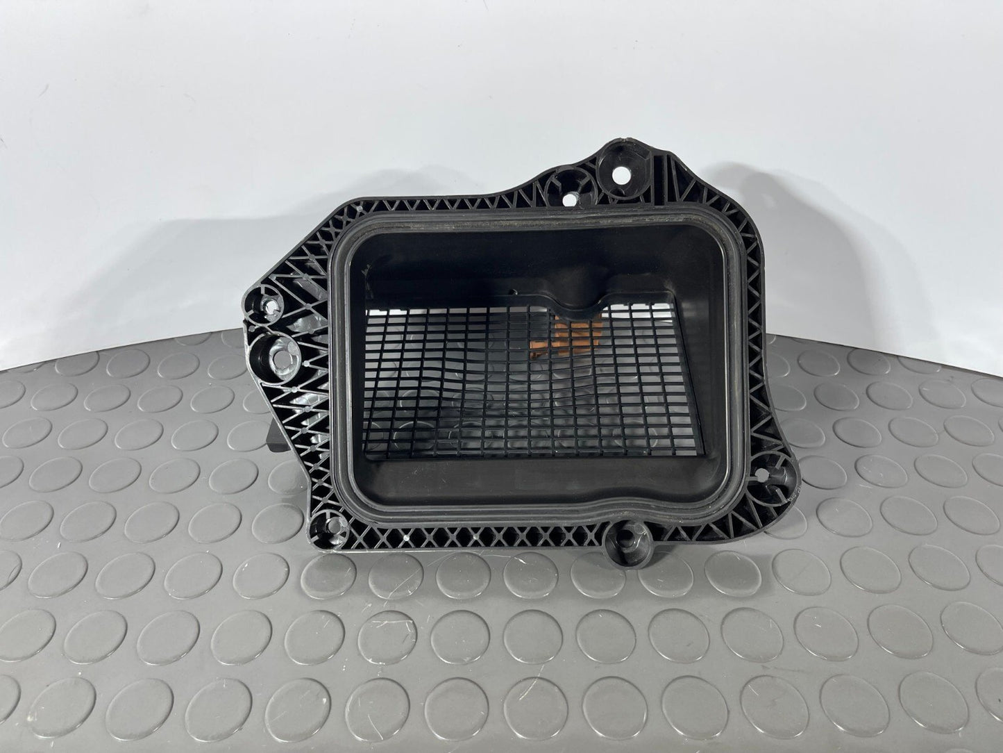 16-19 AUDI A4 B9 ESTATE GENUINE FRONT AIR INTAKE DUCT VENT 8W2819904A