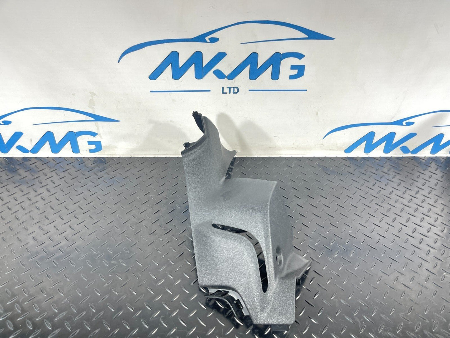 BMW 2 SERIES REAR SEAT BELT TRIM PASSENGER SIDE C PILLAR TRIM 7475573 F44