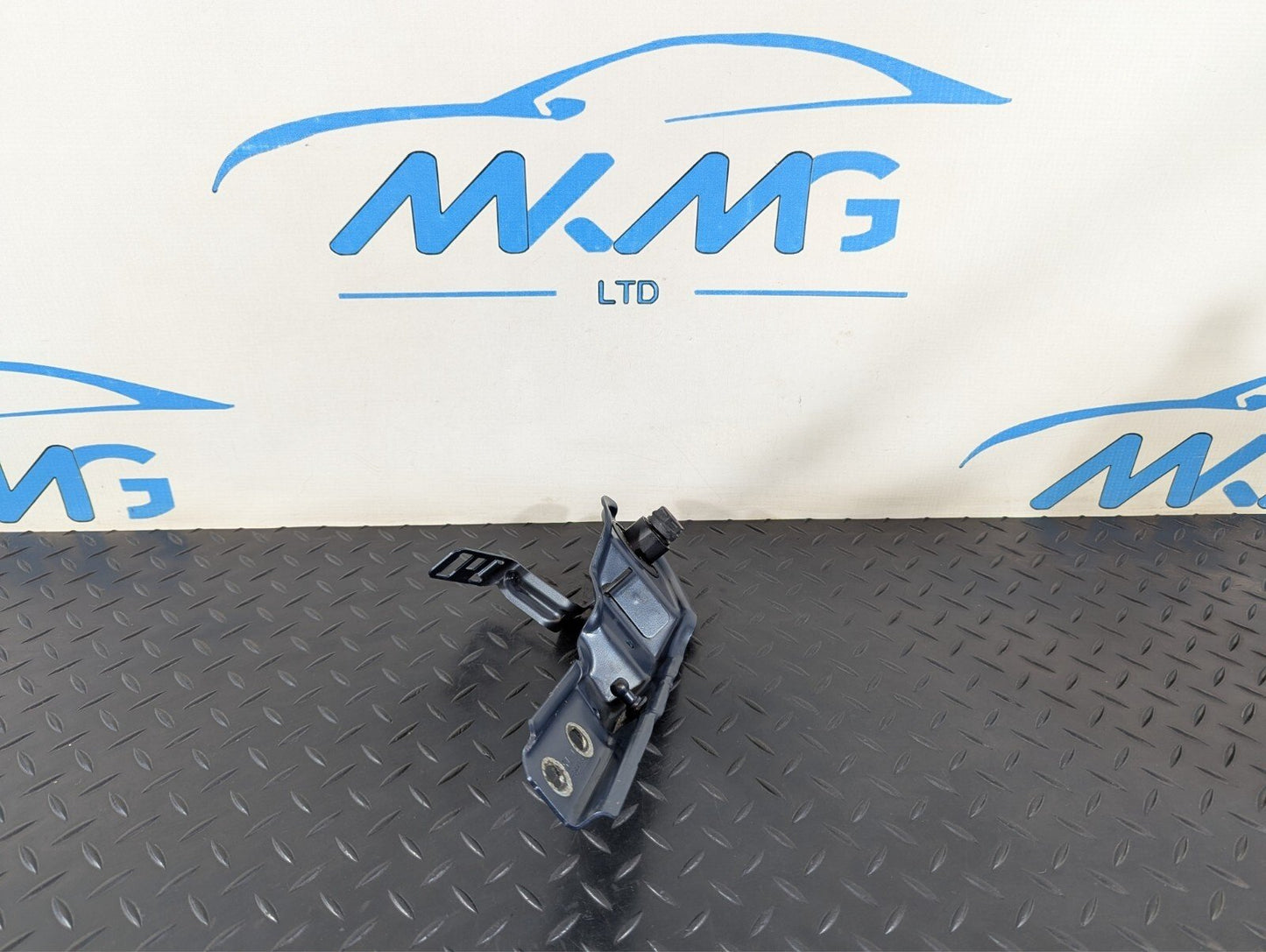 16-22 BMW X1 F48 GENUINE FRONT RIGHT DRIVER SIDE BONNET STRUT BRACKET 7355992