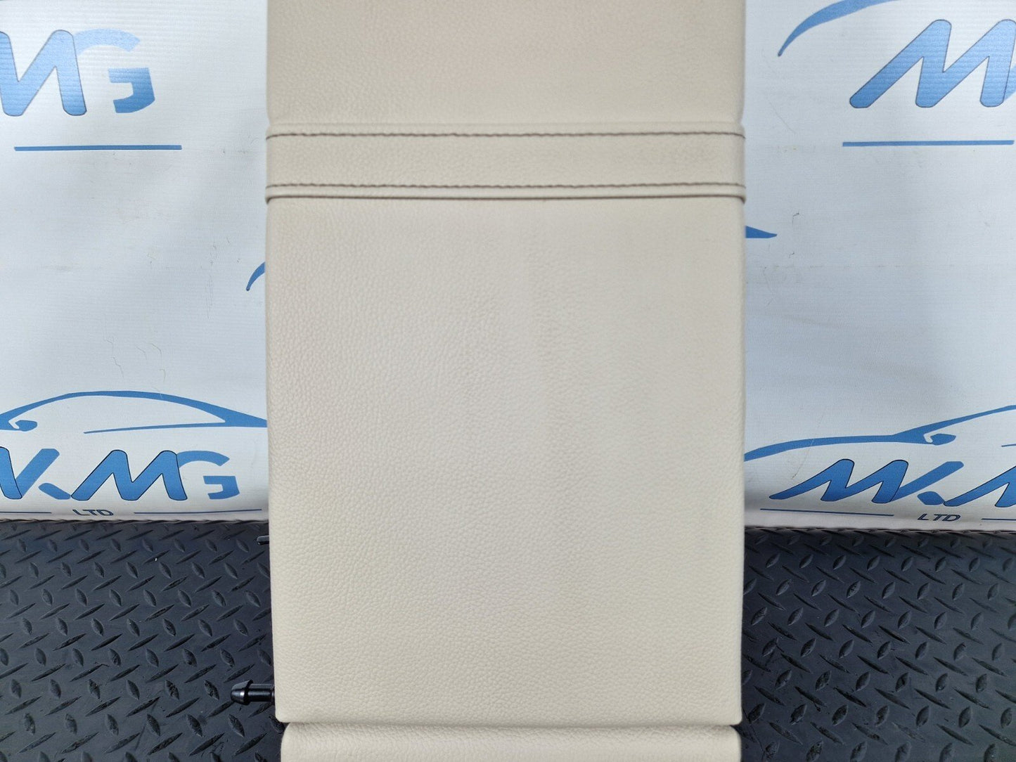 14-21 MERCEDES BENZ W205 OEM REAR CENTER MIDDLE SEAT LEATHER ARM REST