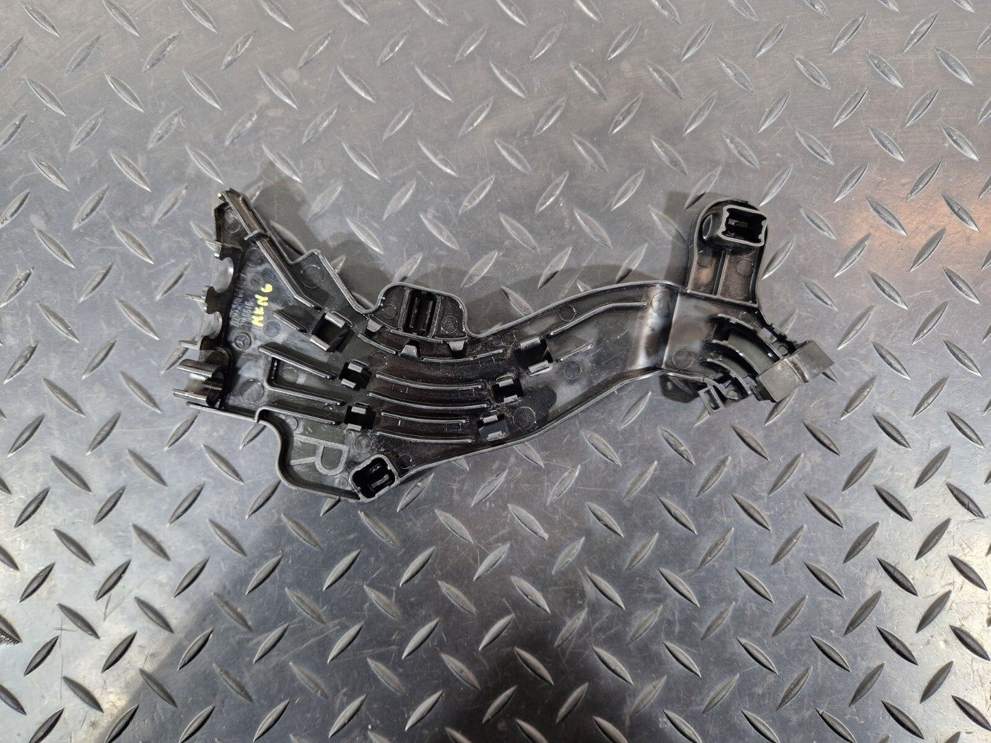 14-21 MERCEDES BENZ C200 W205 REAR RIGHT BRAKE CALIPER CABLES HOLDER A2055460446