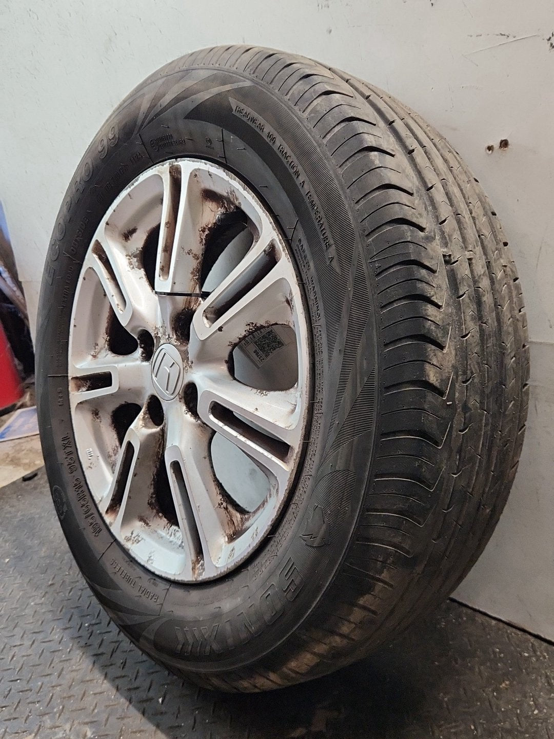 2010 Honda Insight MK2 (ZE2) 15" Alloy Wheel with Tyre 195/65/15 ~5mm