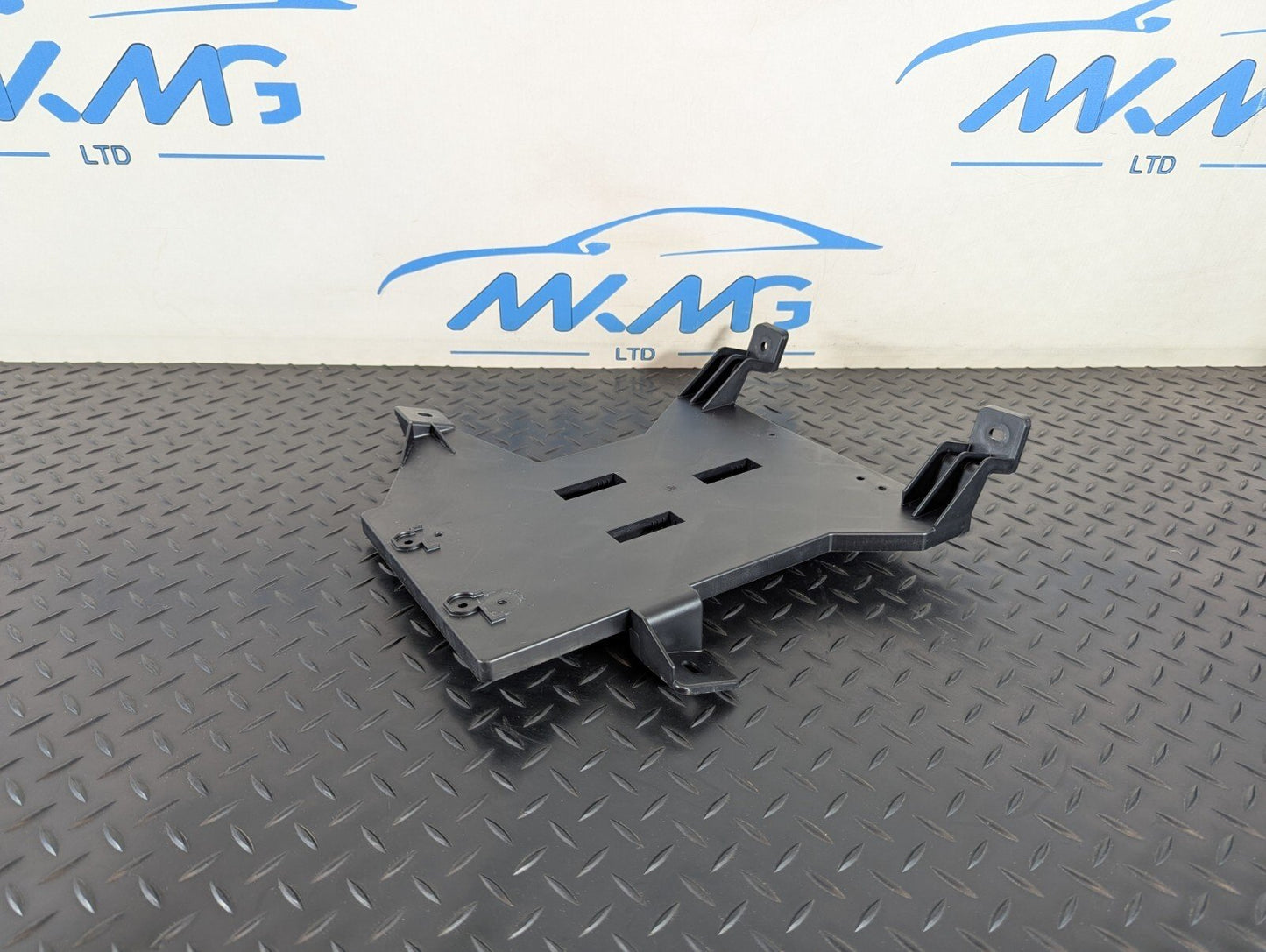 12-18 AUDI A6 C7 GENUINE AMPLIFIER UNIT BRACKET 4G0907348C