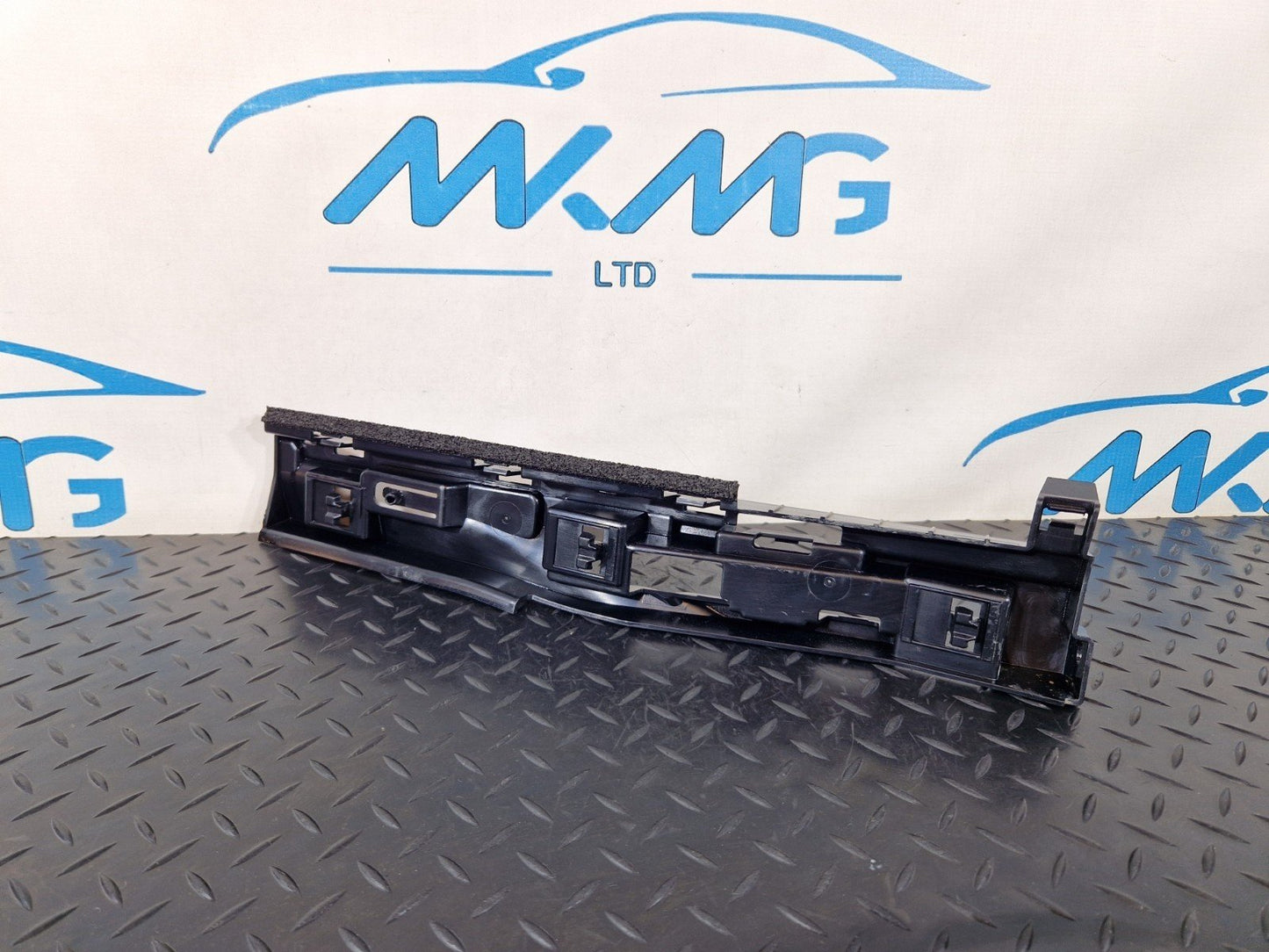 16-22 BMW X1 F48 GENUINE REAR RIGHT SIDE SIDESKIRT HOLDER 7332334