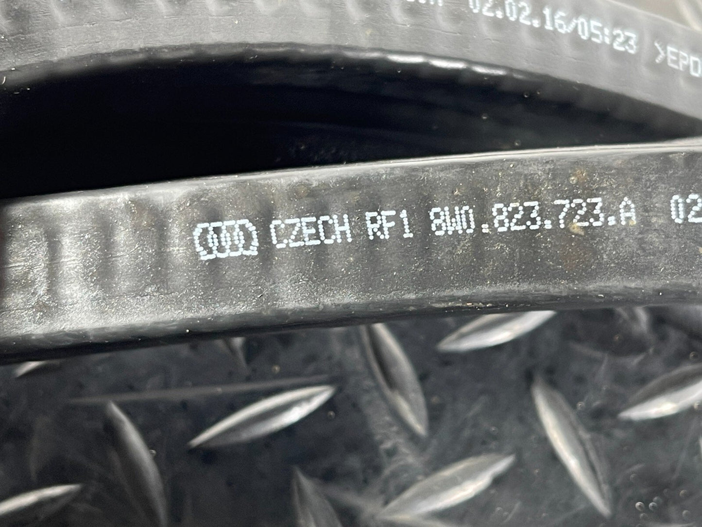 16-19 AUDI A4 B9 GENUINE BONNET RUBBER SEAL 8W0823723A