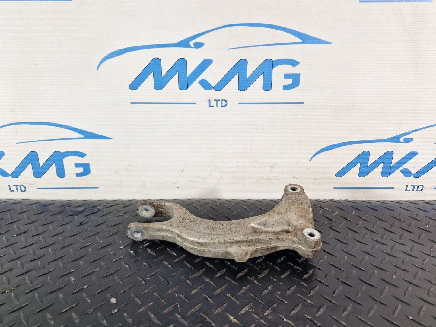 16-19 AUDI A4 B9 GENUINE FRONT LEFT SIDE SUSPENSION STRUT BRACKET 8W0413037