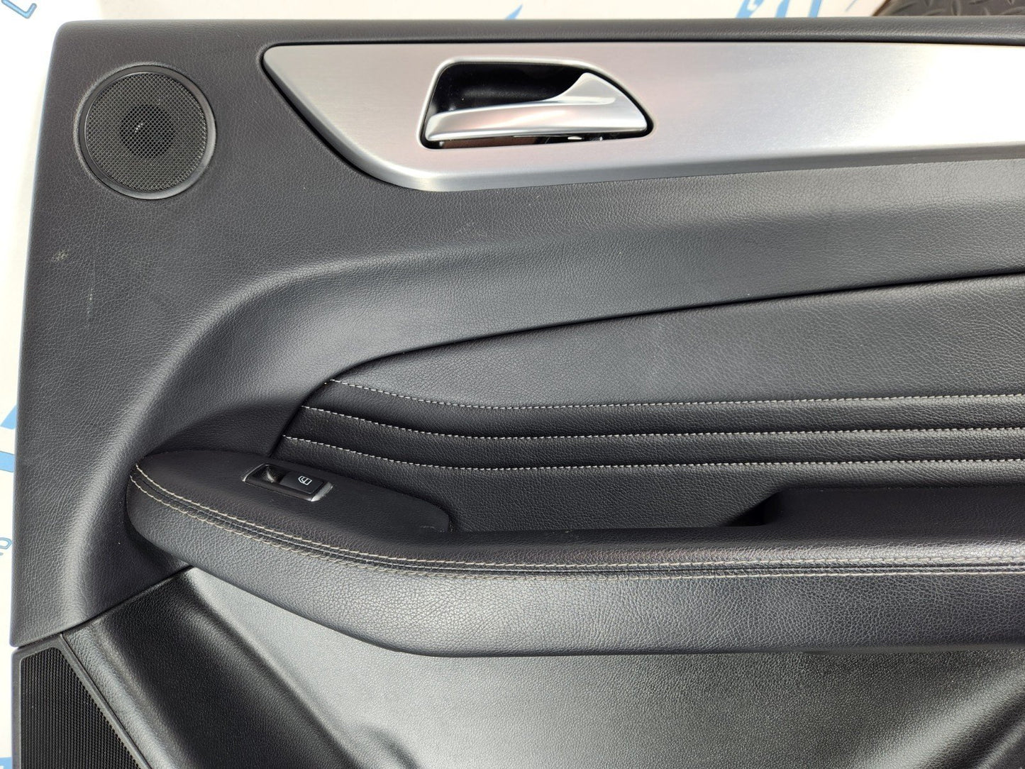 11-19 MERCEDES BENZ ML W166 GENUINE REAR RIGHT O/S/R BLACK LEATHER DOOR CARD